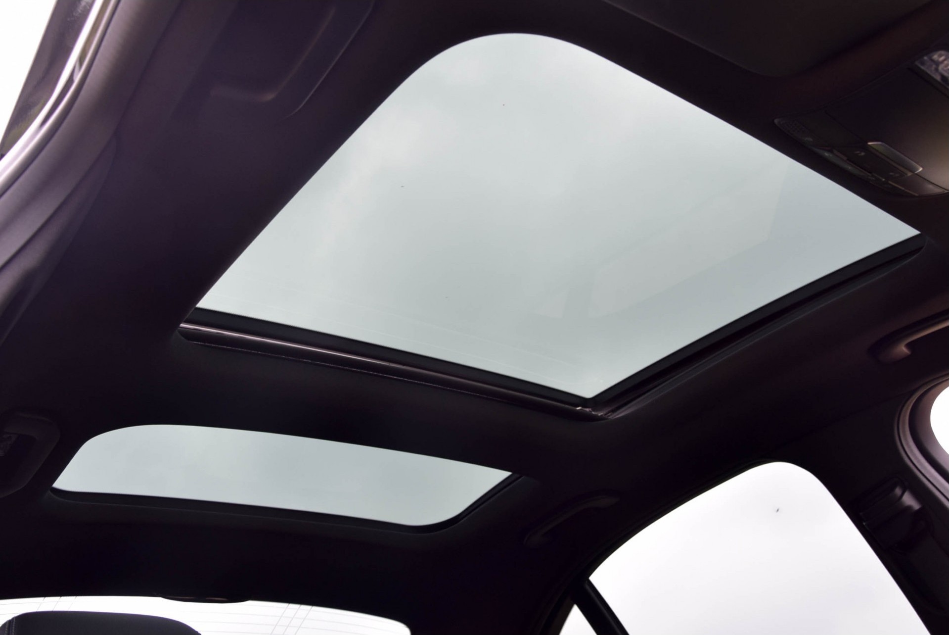 Mercedes-Benz C-Klasse 300 AMG Night/Luchtvering/Distronic/Burmester/Keyless/HUD/360//Keyless/19'' Aut7 Foto 10