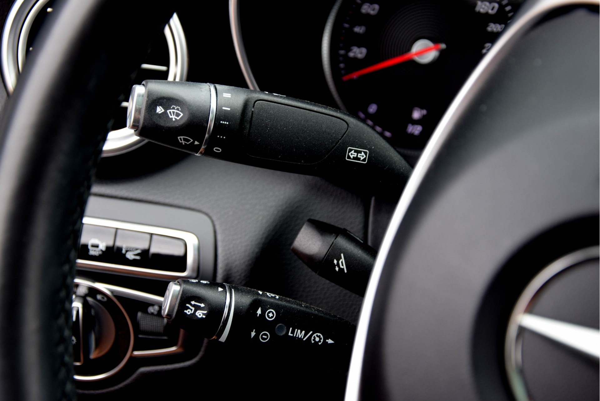 Mercedes-Benz C-Klasse 300 AMG Night/Luchtvering/Distronic/Burmester/Keyless/HUD/360//Keyless/19'' Aut7 Foto 13