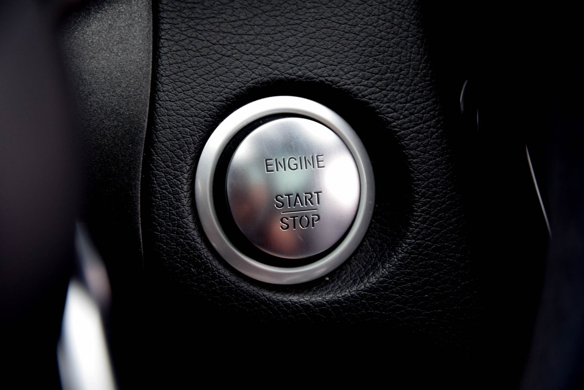 Mercedes-Benz C-Klasse 300 AMG Night/Luchtvering/Distronic/Burmester/Keyless/HUD/360//Keyless/19'' Aut7 Foto 14