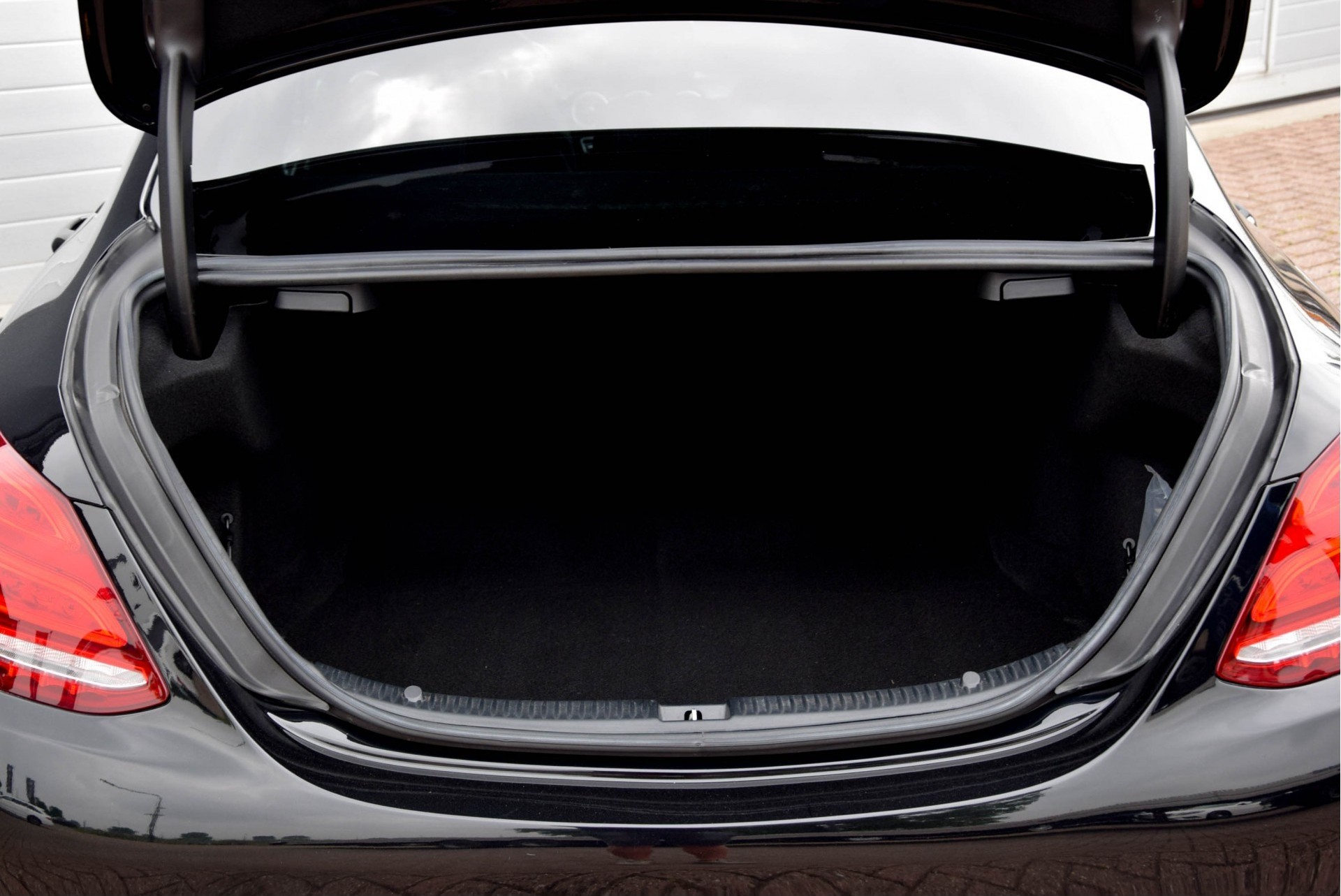 Mercedes-Benz C-Klasse 300 AMG Night/Luchtvering/Distronic/Burmester/Keyless/HUD/360//Keyless/19'' Aut7 Foto 16