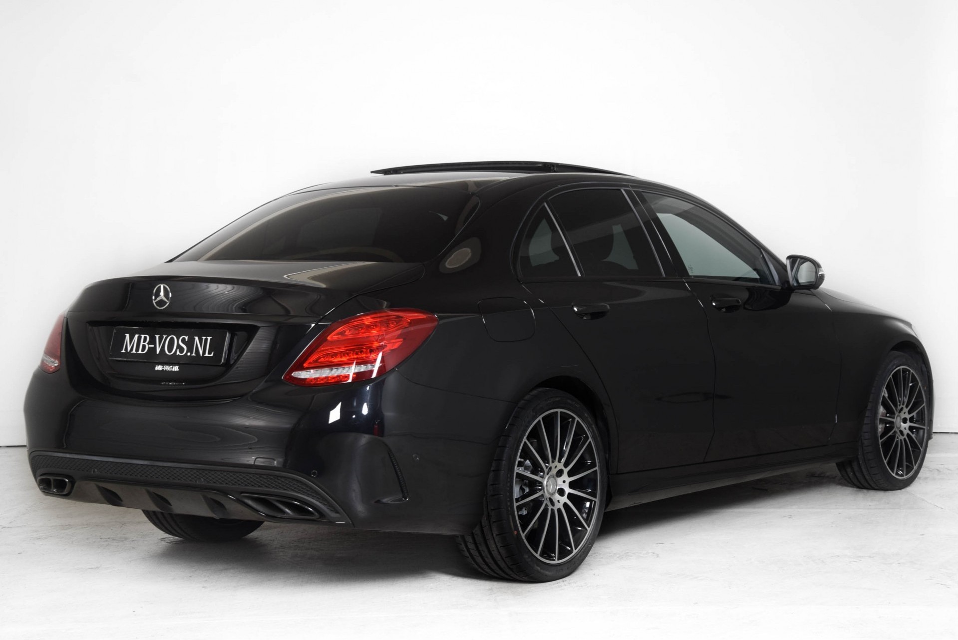 Mercedes-Benz C-Klasse 300 AMG Night/Luchtvering/Distronic/Burmester/Keyless/HUD/360//Keyless/19'' Aut7 Foto 2