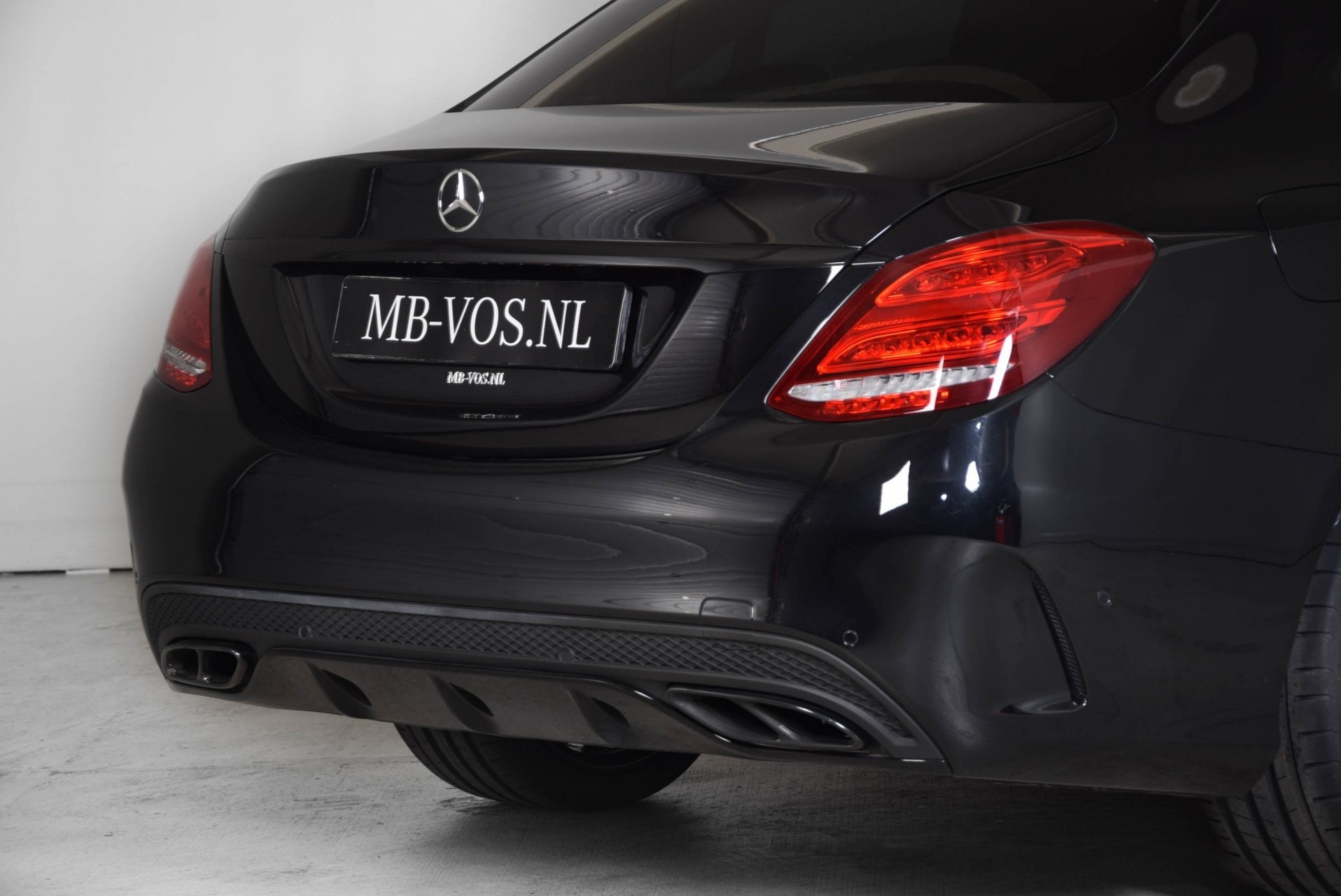 Mercedes-Benz C-Klasse 300 AMG Night/Luchtvering/Distronic/Burmester/Keyless/HUD/360//Keyless/19'' Aut7 Foto 20