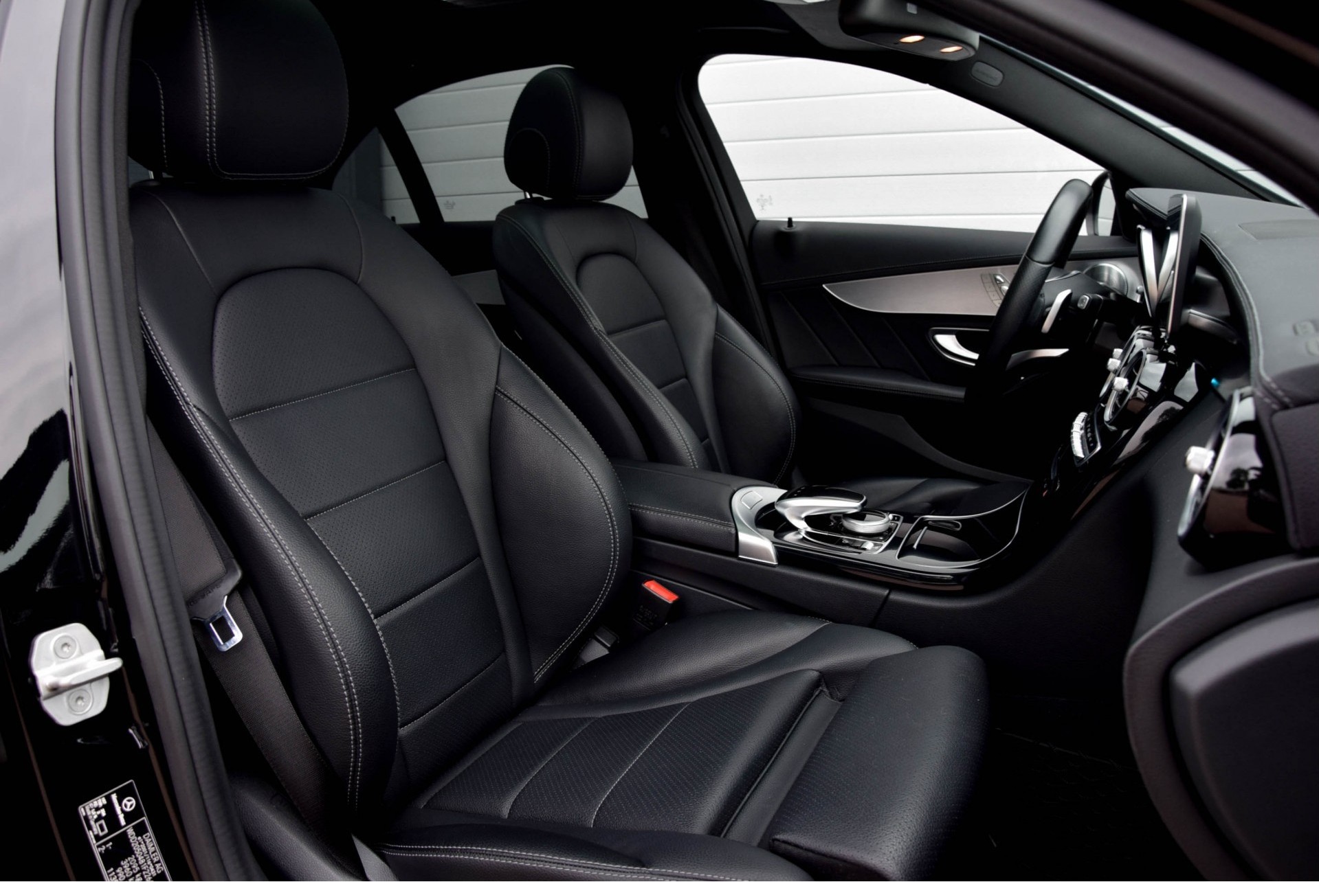 Mercedes-Benz C-Klasse 300 AMG Night/Luchtvering/Distronic/Burmester/Keyless/HUD/360//Keyless/19'' Aut7 Foto 3