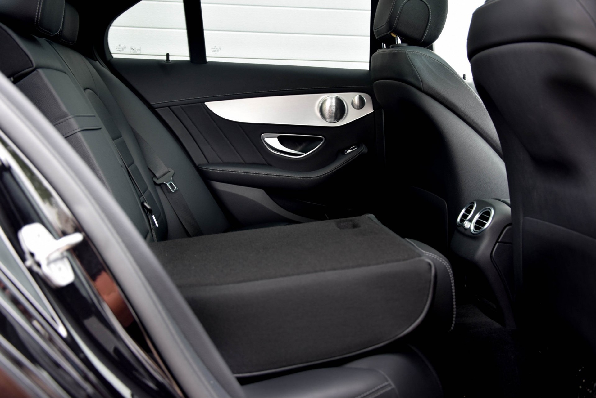 Mercedes-Benz C-Klasse 300 AMG Night/Luchtvering/Distronic/Burmester/Keyless/HUD/360//Keyless/19'' Aut7 Foto 5