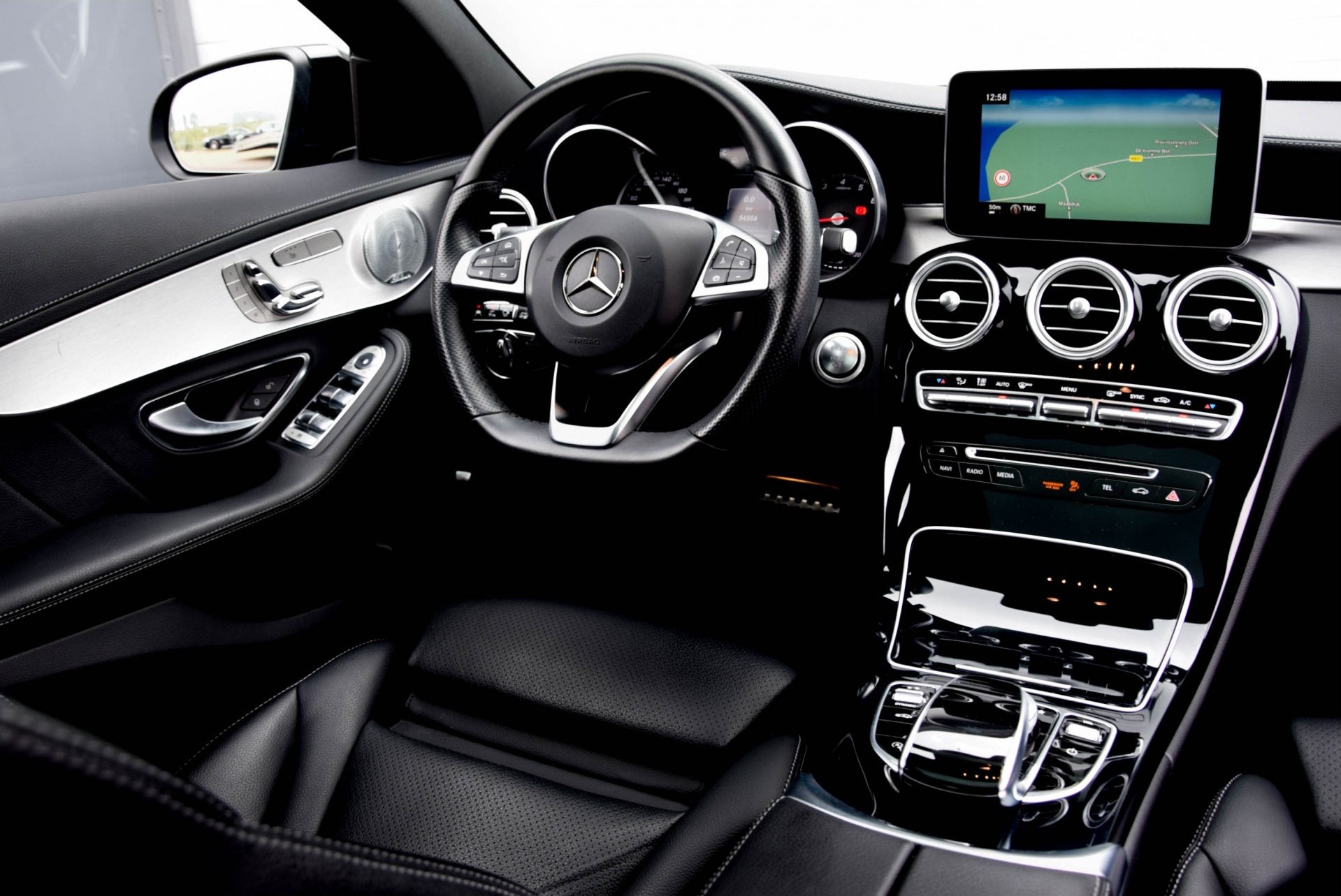 Mercedes-Benz C-Klasse 300 AMG Night/Luchtvering/Distronic/Burmester/Keyless/HUD/360//Keyless/19'' Aut7 Foto 6