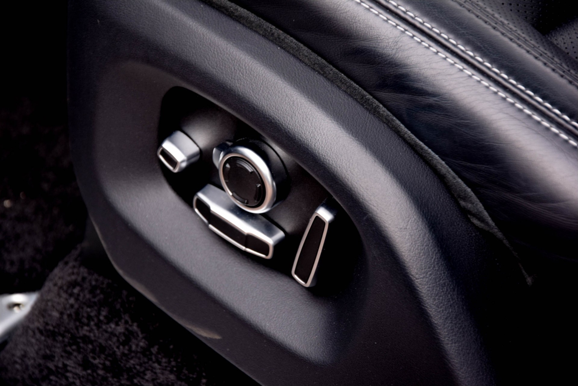 Land Rover Range Rover 3.0 TDV6 AUTOBIOGRAPHY LWB BlackDesign/Camera/TV/Panodak/LED Aut8 Foto 12