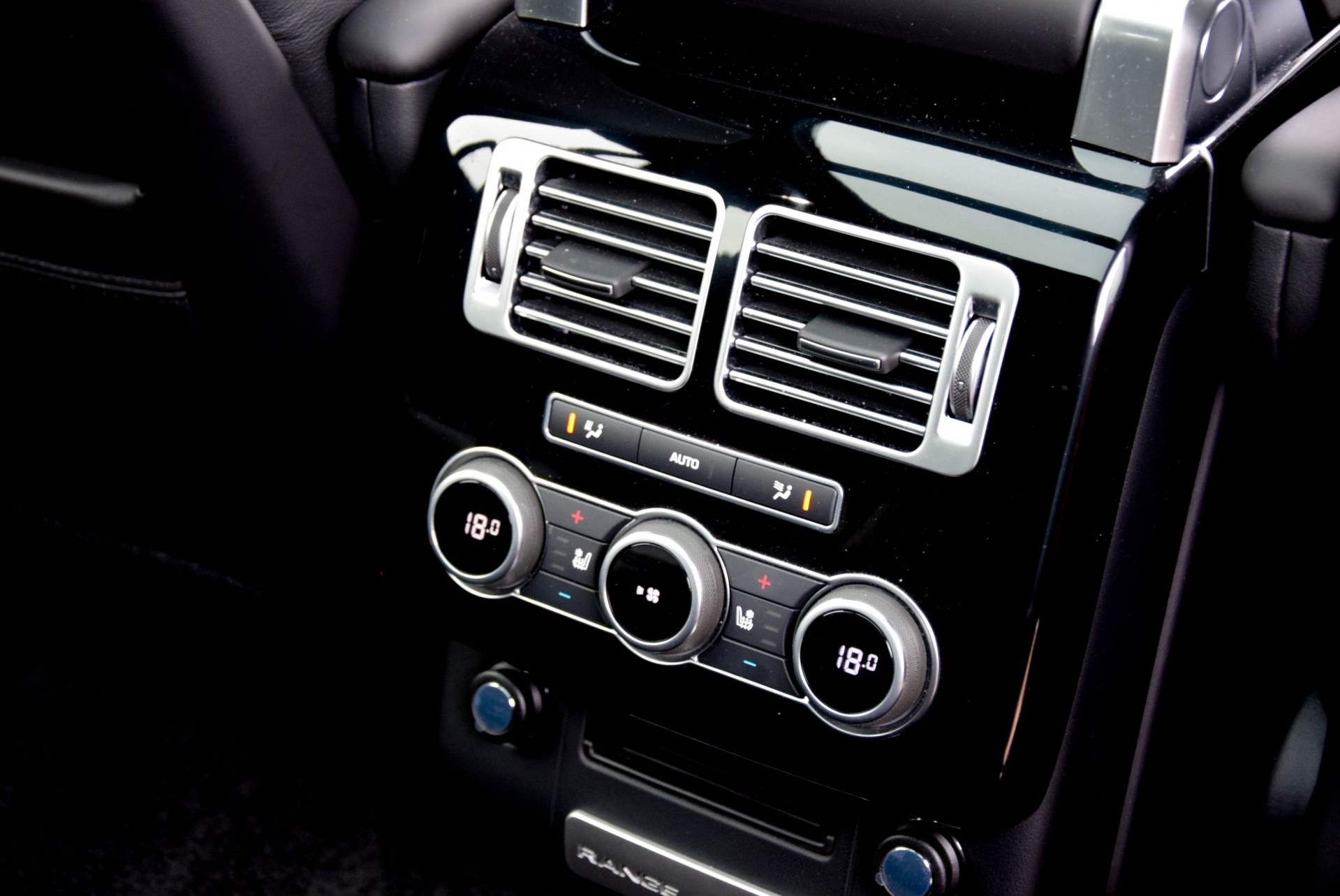 Land Rover Range Rover 3.0 TDV6 AUTOBIOGRAPHY LWB BlackDesign/Camera/TV/Panodak/LED Aut8 Foto 15