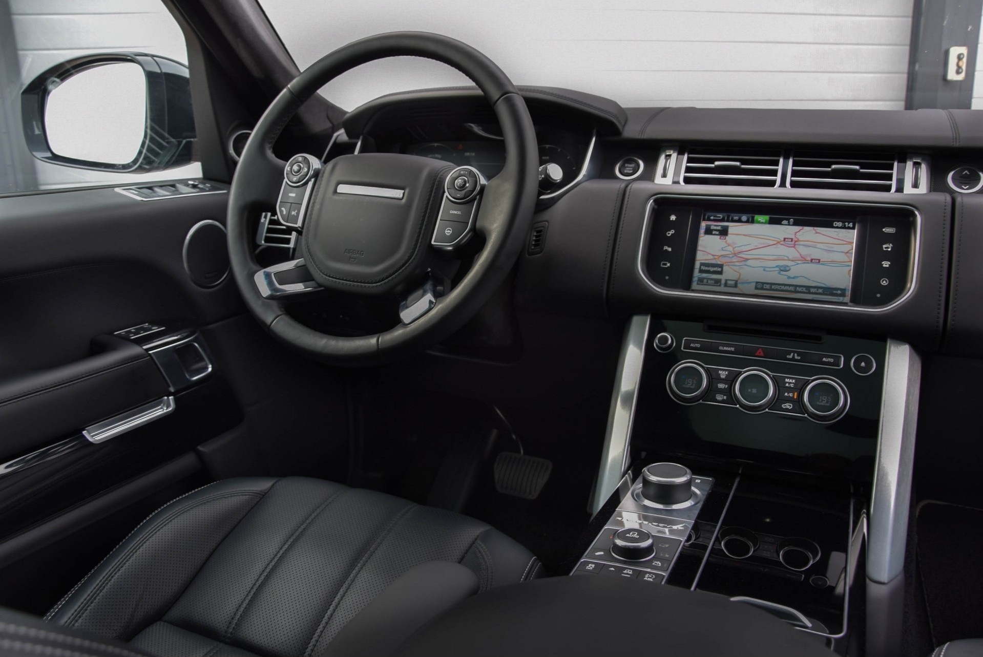 Land Rover Range Rover 3.0 TDV6 AUTOBIOGRAPHY LWB BlackDesign/Camera/TV/Panodak/LED Aut8 Foto 6