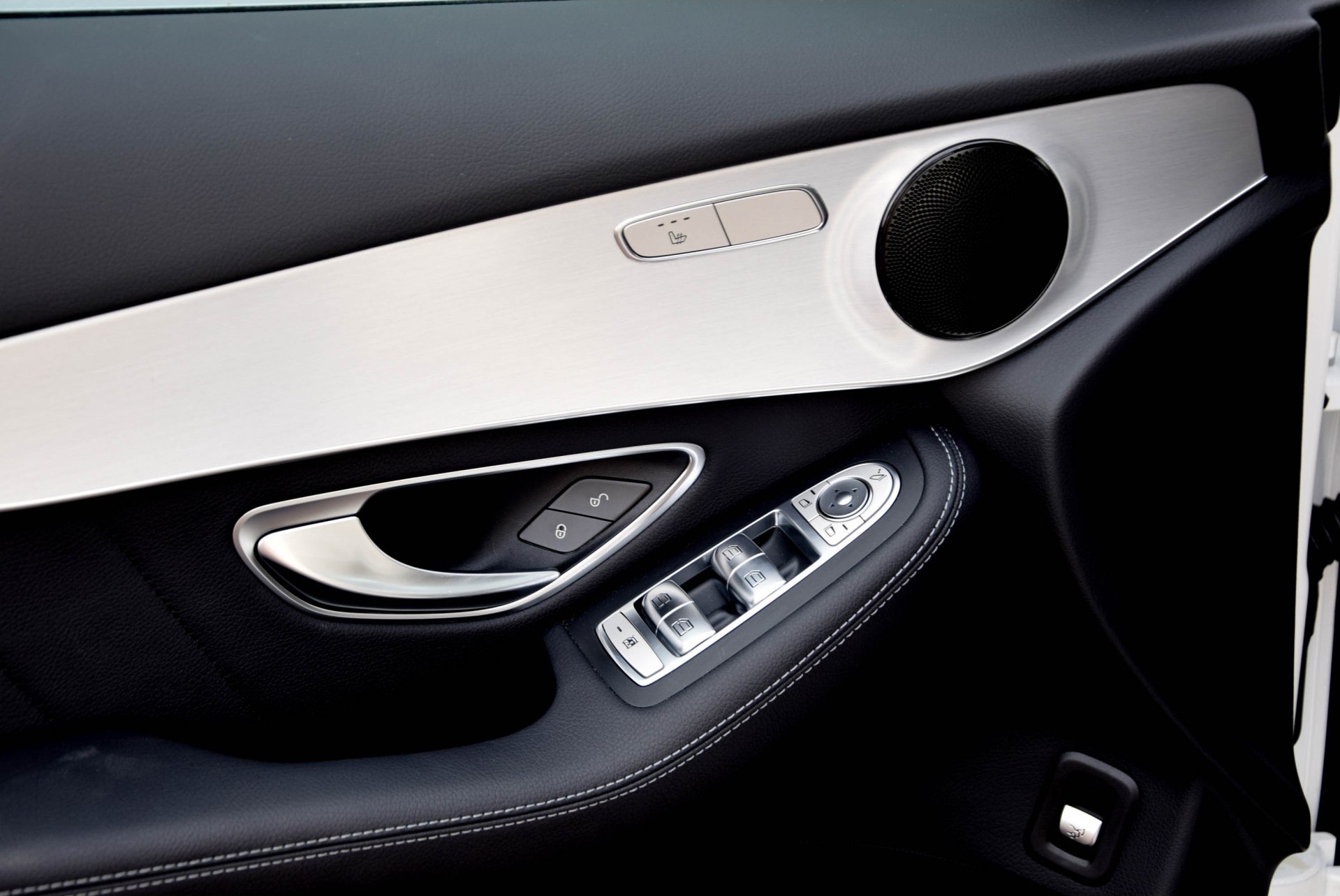 Mercedes-Benz GLC-Klasse 300 4-M AMG/Distronic/Camera/HUD/Standkachel/Carbon Aut9 Foto 8