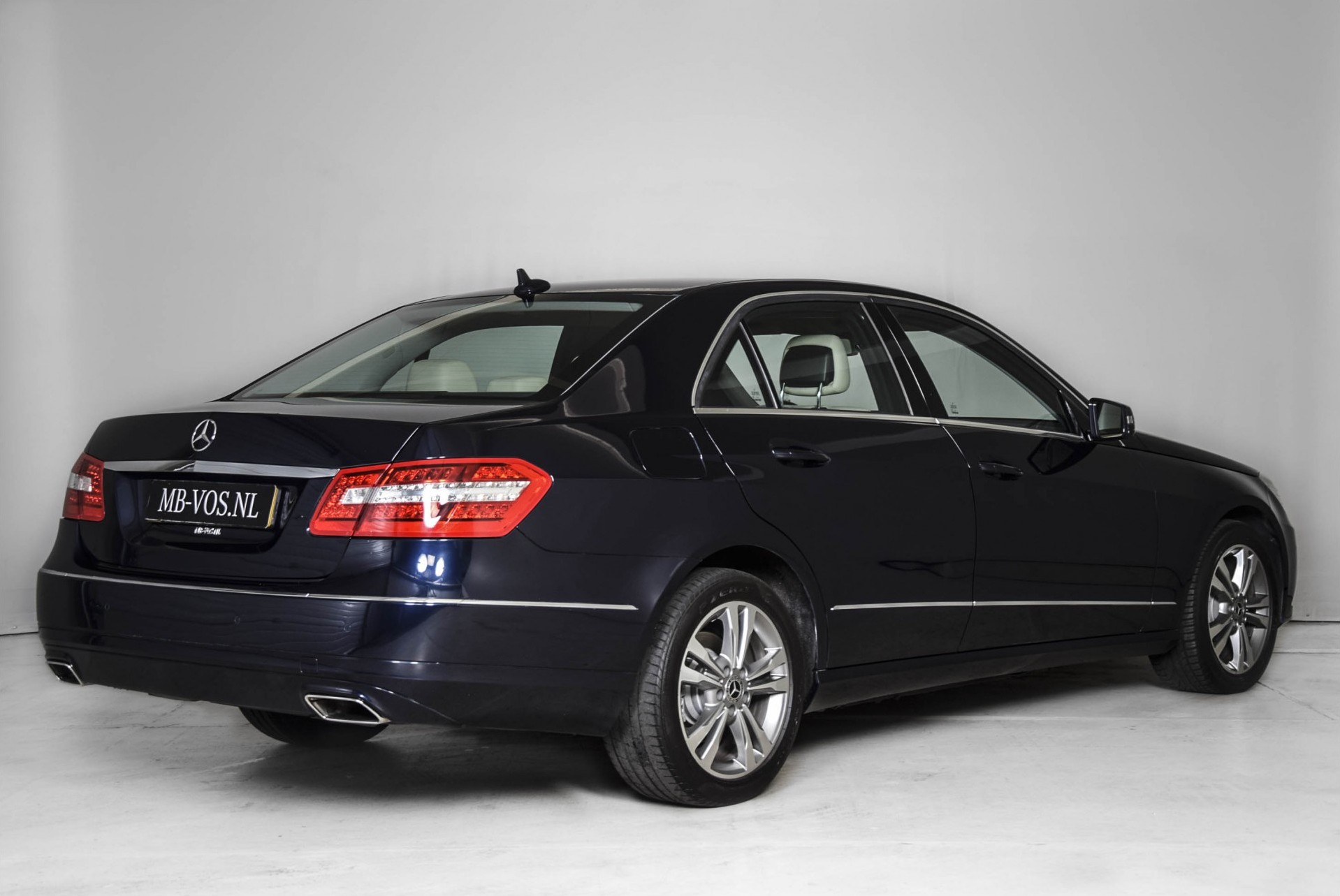 Mercedes-Benz E-Klasse 200 Cdi 2.2 3D Navi/Volleder/Wegklapbare trkhk/Pdc Aut7 Foto 2