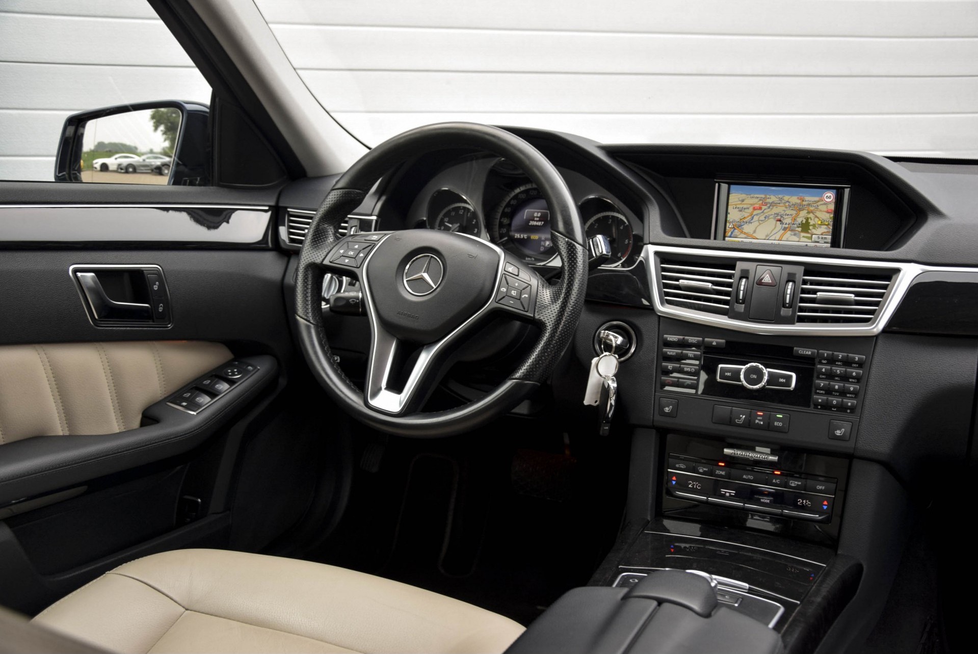 Mercedes-Benz E-Klasse 200 Cdi 2.2 3D Navi/Volleder/Wegklapbare trkhk/Pdc Aut7 Foto 5