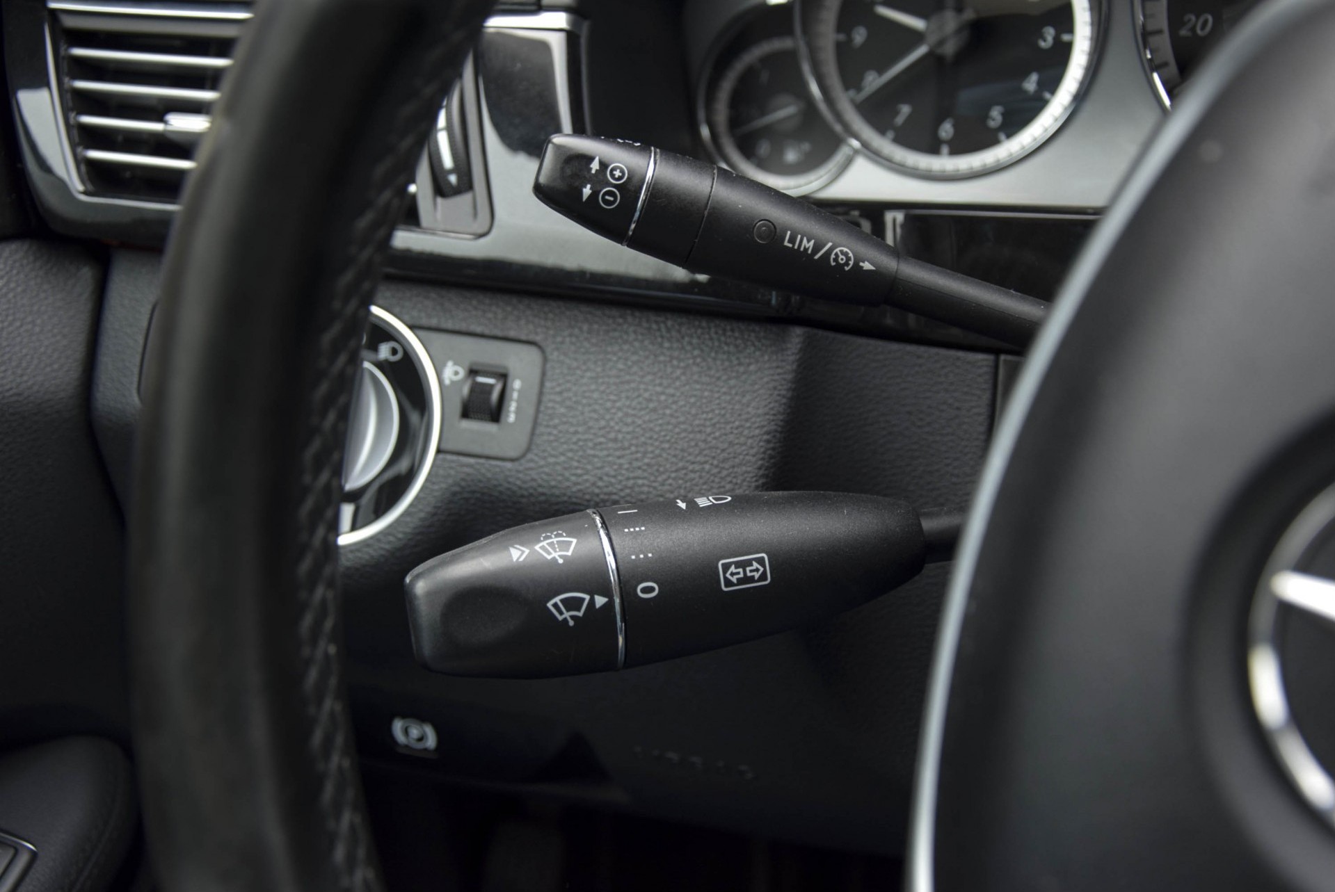 Mercedes-Benz E-Klasse 200 Cdi 2.2 3D Navi/Volleder/Wegklapbare trkhk/Pdc Aut7 Foto 8