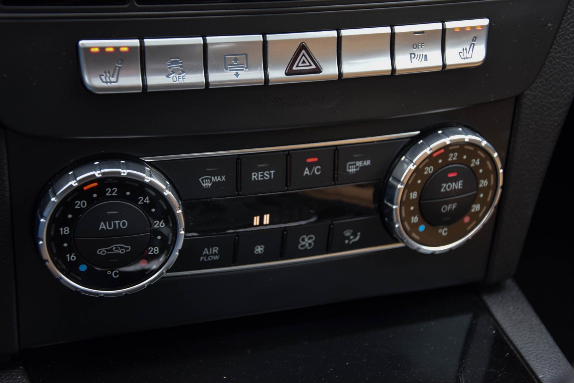 Mercedes-Benz C-Klasse C63 AMG Designo Carbon/Keyless/Harman-Kardon/ILS Aut7 Foto 13