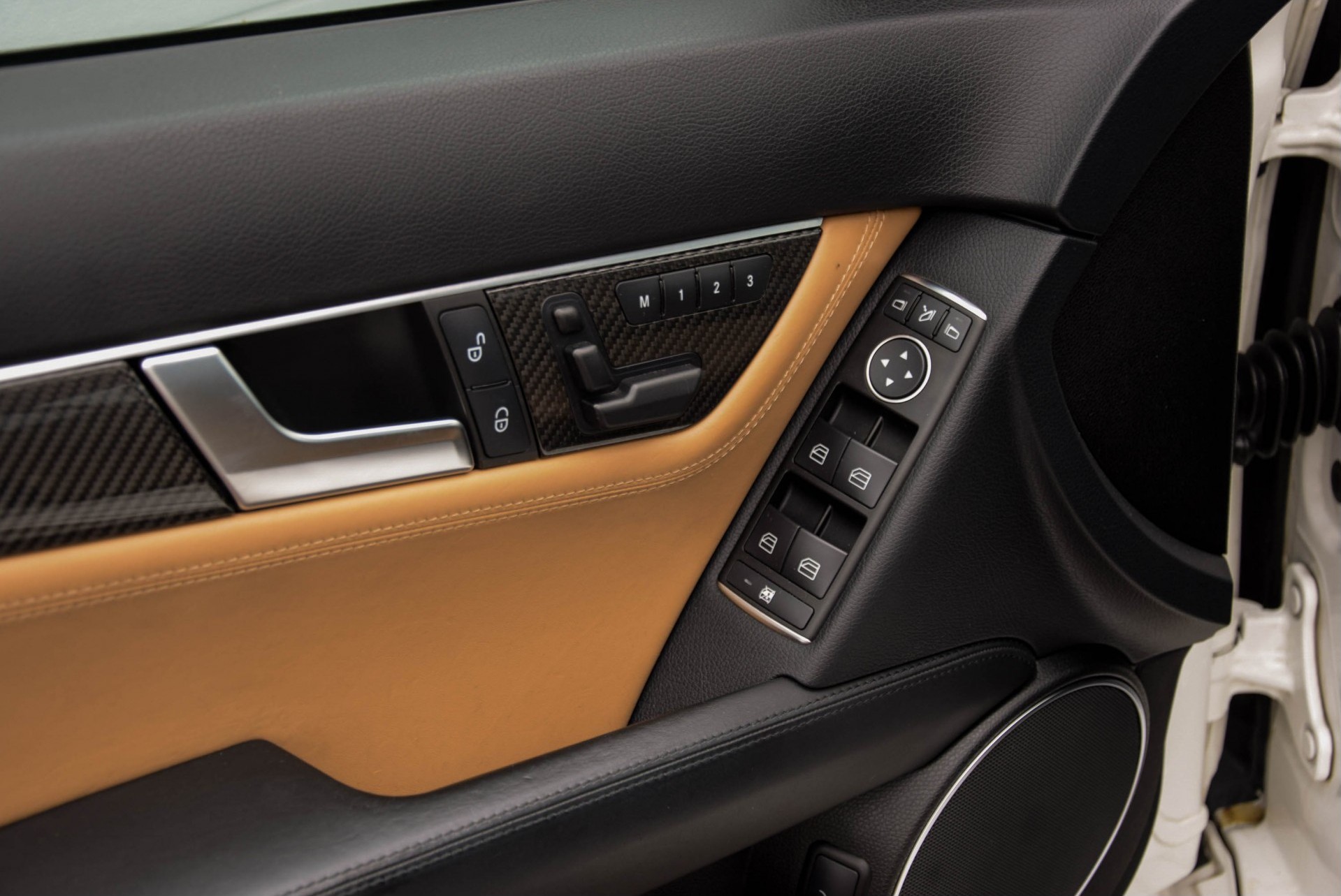 Mercedes-Benz C-Klasse C63 AMG Designo Carbon/Keyless/Harman-Kardon/ILS Aut7 Foto 8