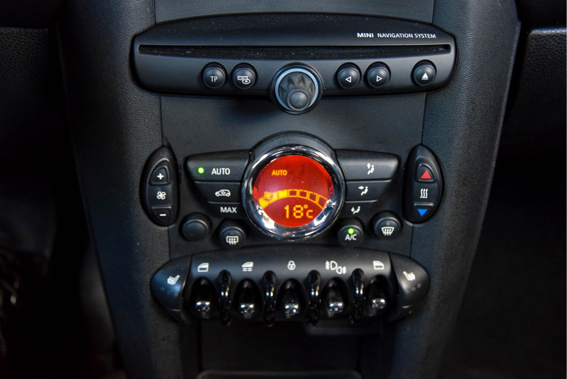 MINI Cabrio 1.6 Cooper JCW-pakket Navi/Leder/Xenon/Stoelv/Pts/ECC Foto 13