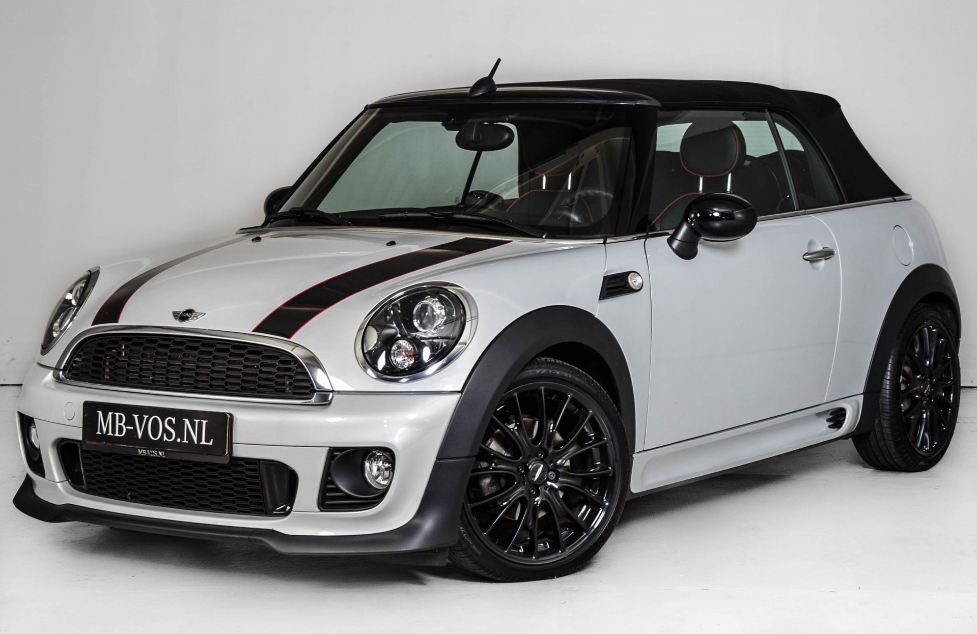 MINI Cabrio 1.6 Cooper JCW-pakket Navi/Leder/Xenon/Stoelv/Pts/ECC Foto 2