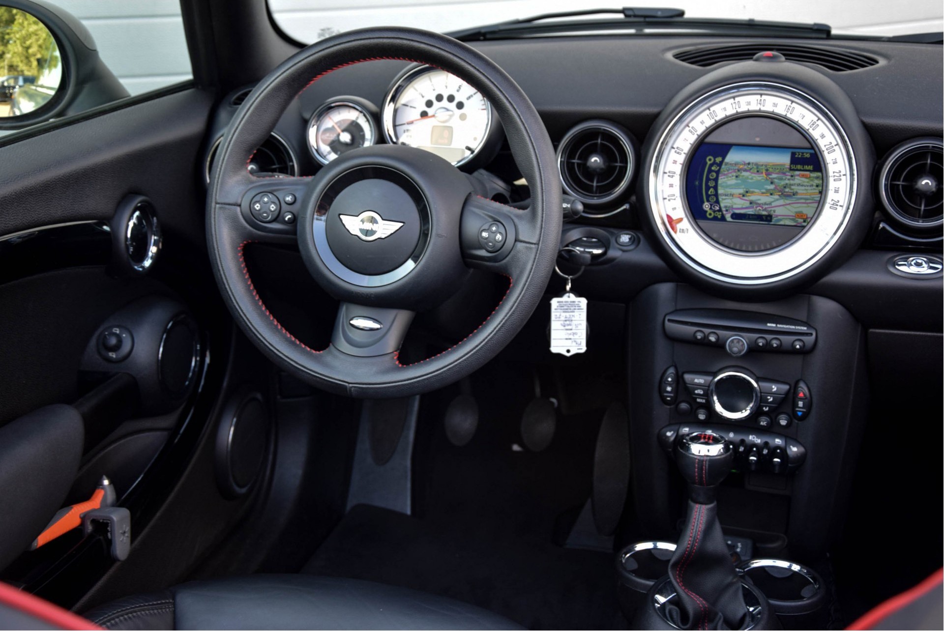 MINI Cabrio 1.6 Cooper JCW-pakket Navi/Leder/Xenon/Stoelv/Pts/ECC Foto 6