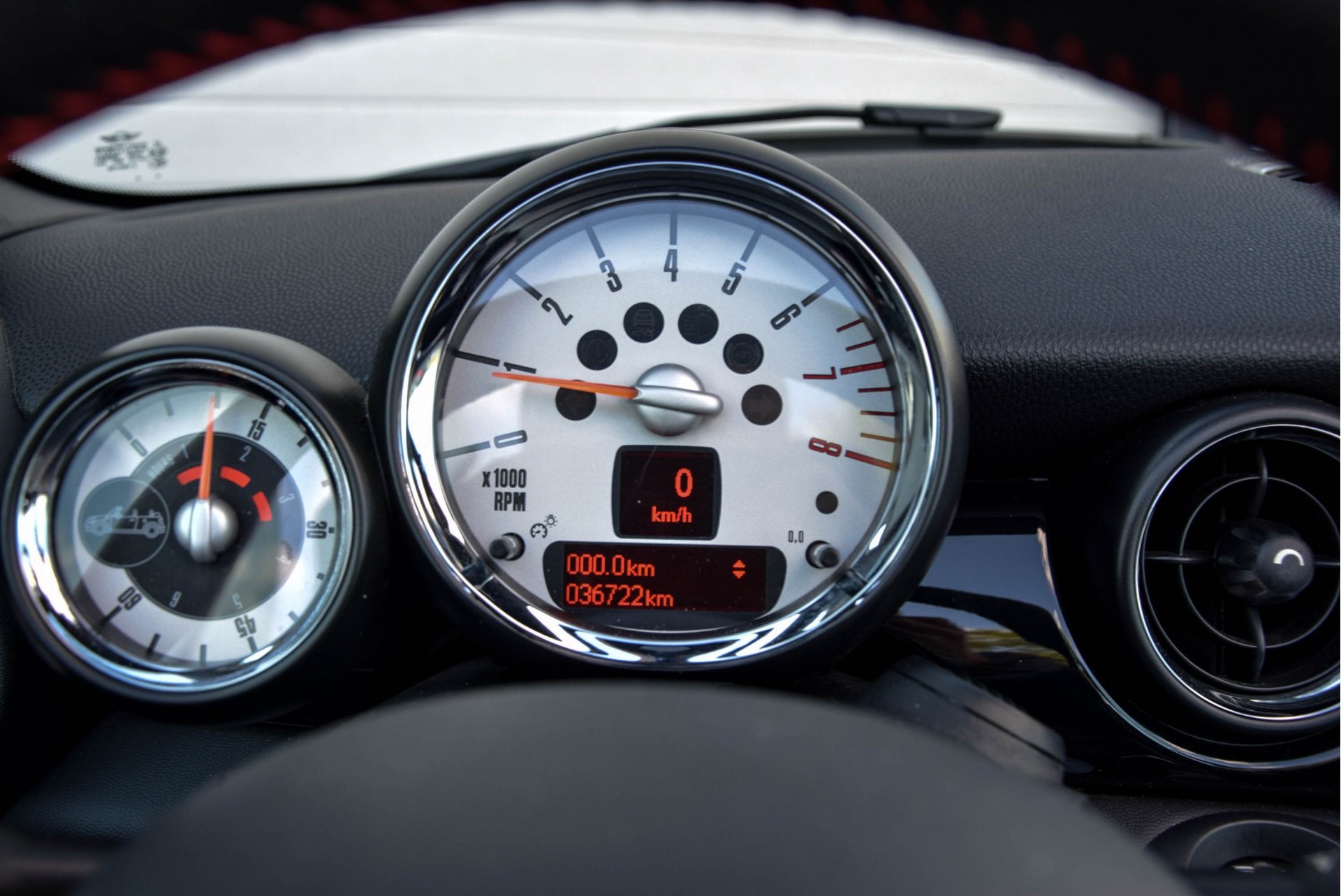 MINI Cabrio 1.6 Cooper JCW-pakket Navi/Leder/Xenon/Stoelv/Pts/ECC Foto 8