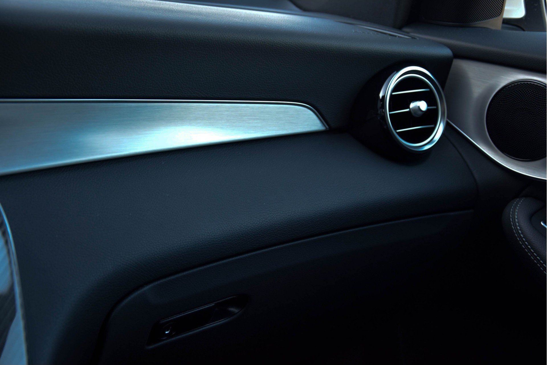 Mercedes-Benz GLC-Klasse 250d 4-M AMG coupe Distronic/Keyless/Carbon/HUD/Standkachel Aut9 Foto 16