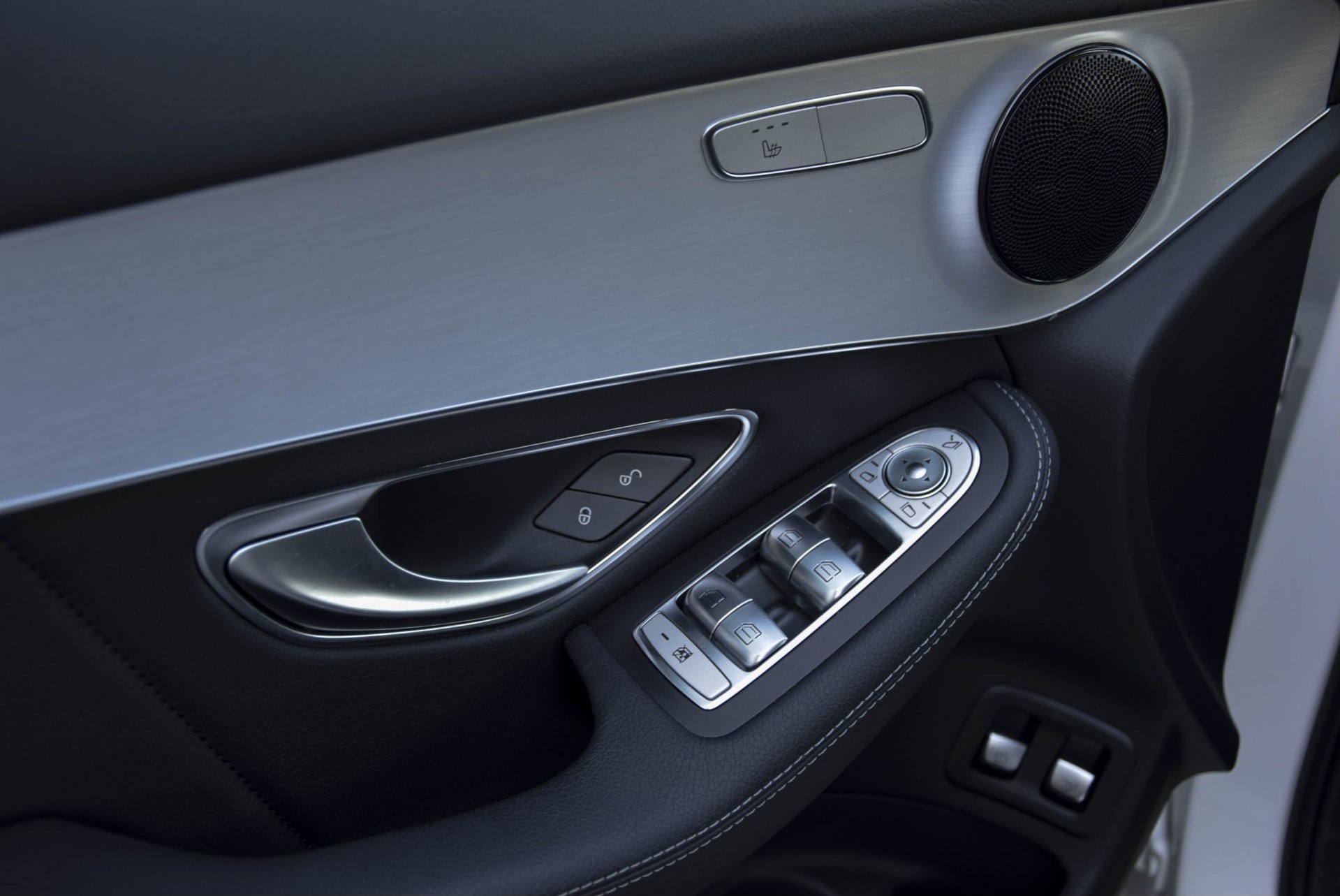 Mercedes-Benz GLC-Klasse 250d 4-M AMG coupe Distronic/Keyless/Carbon/HUD/Standkachel Aut9 Foto 8