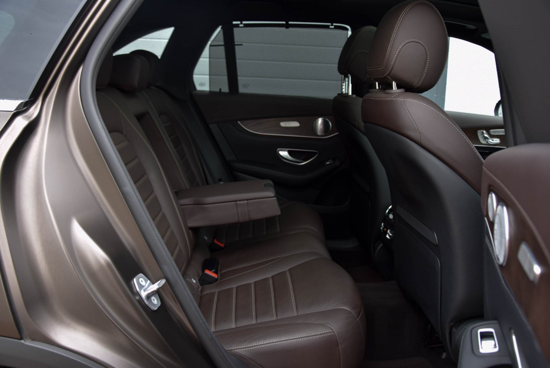 Mercedes-Benz GLC-Klasse 250 4-M Luchtvering/Distronic/Keyless Aut9 Nieuwprijs €97855 Foto 4