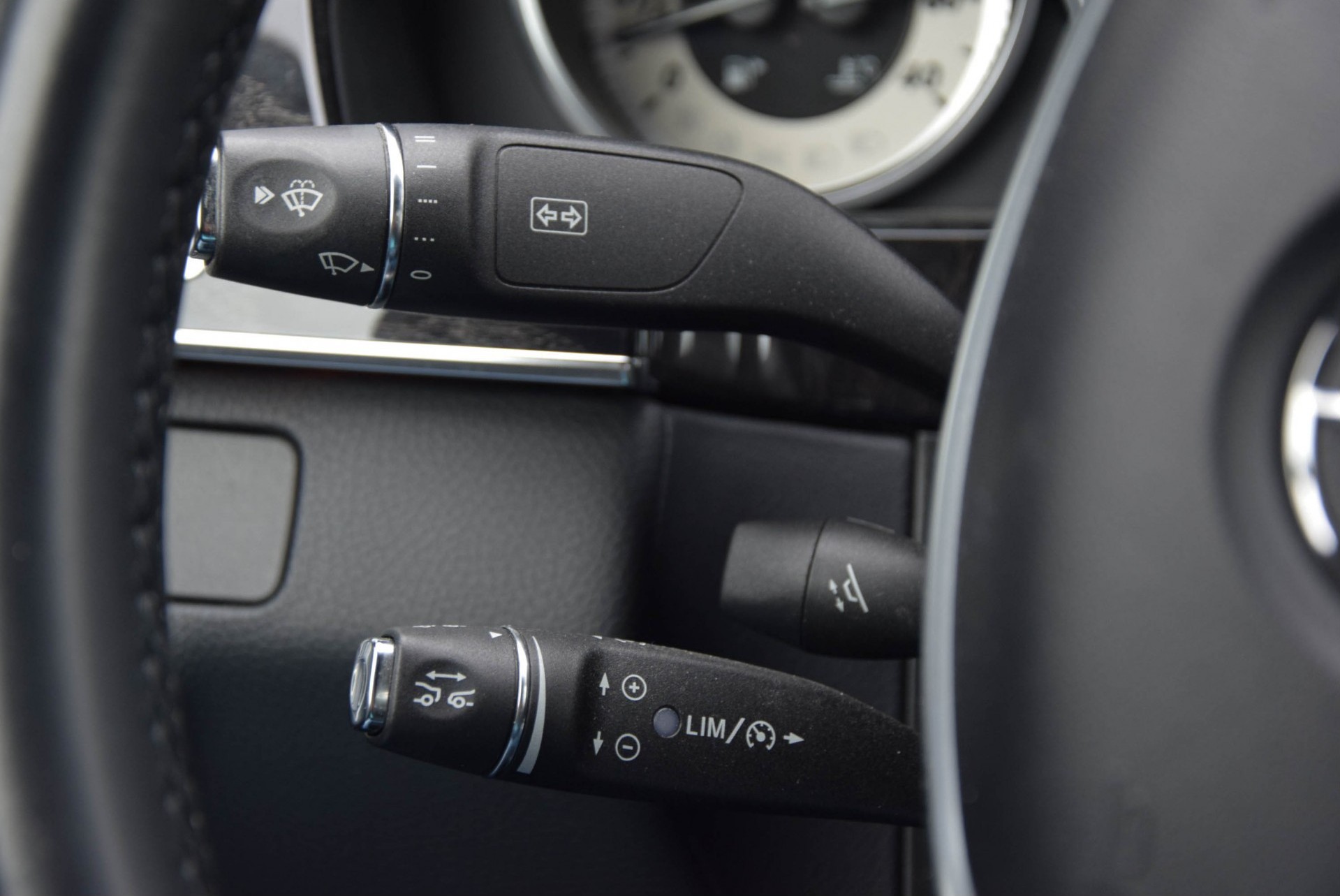 Mercedes-Benz E-Klasse 400 4-M AMG Exclusive/Distronic/Standkachel/Sound/Mem/4-Persoons Aut7 Foto 10