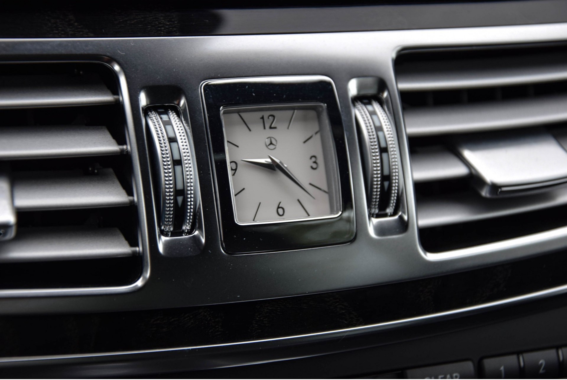 Mercedes-Benz E-Klasse 400 4-M AMG Exclusive/Distronic/Standkachel/Sound/Mem/4-Persoons Aut7 Foto 16