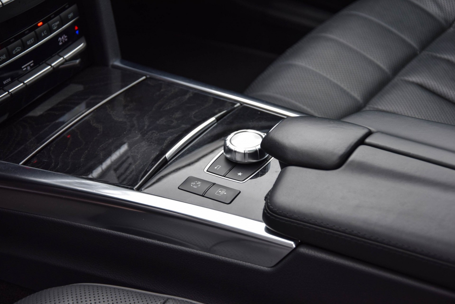 Mercedes-Benz E-Klasse 400 4-M AMG Exclusive/Distronic/Standkachel/Sound/Mem/4-Persoons Aut7 Foto 17