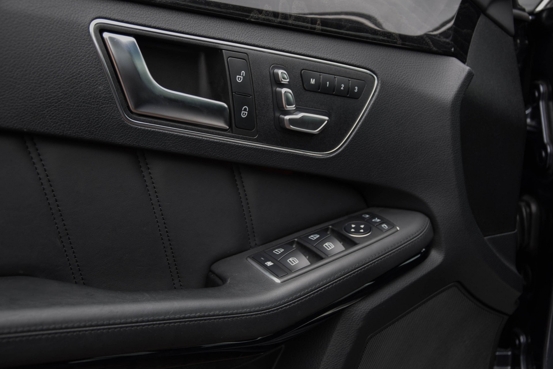 Mercedes-Benz E-Klasse 400 4-M AMG Exclusive/Distronic/Standkachel/Sound/Mem/4-Persoons Aut7 Foto 6