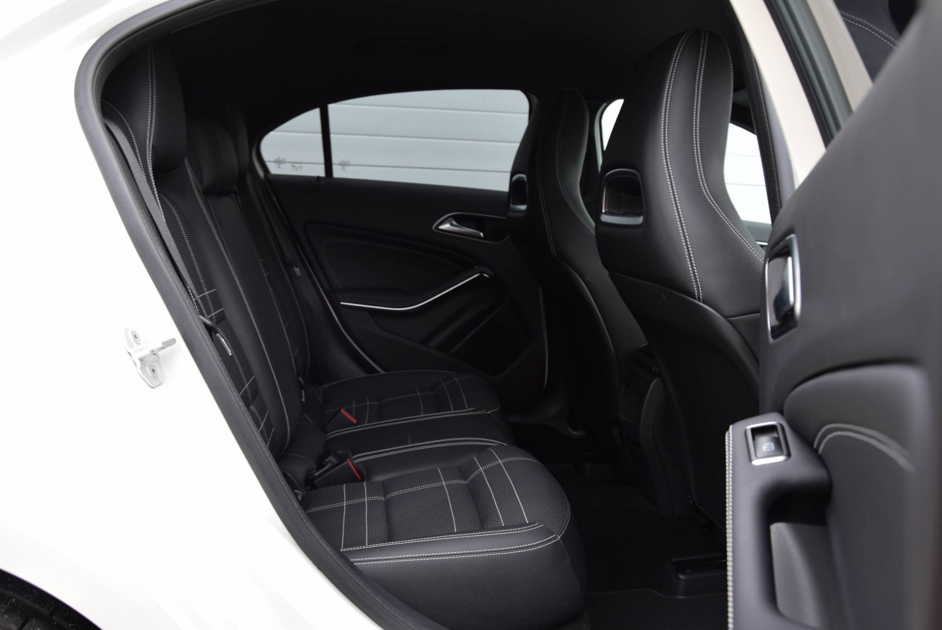 Mercedes-Benz A-Klasse 200 Urban Ambition Aut7 Foto 4