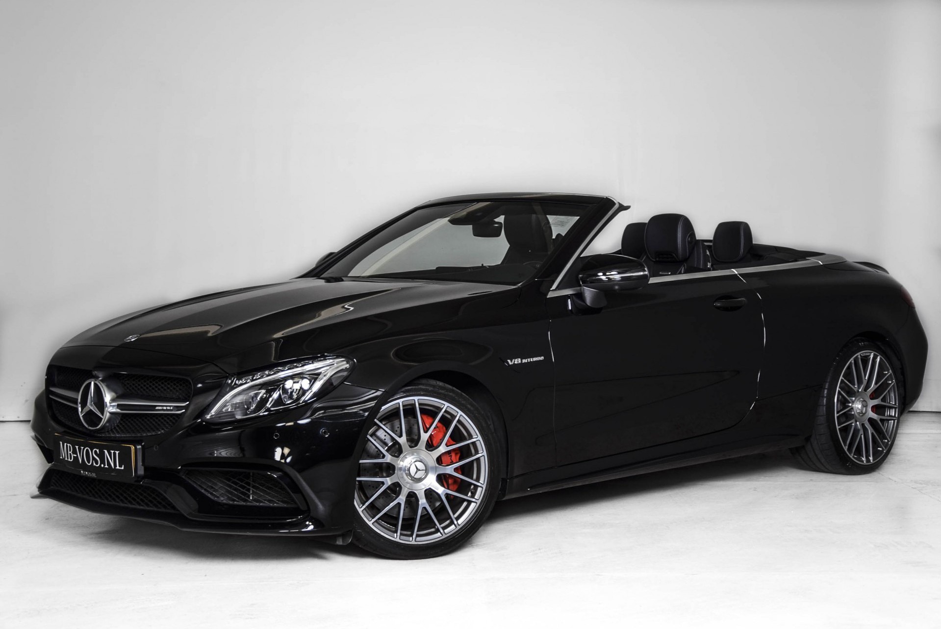 Mercedes-Benz C-Klasse Cabrio 63 AMG Night Carbon Aut7 met rode cabriokap Foto 1