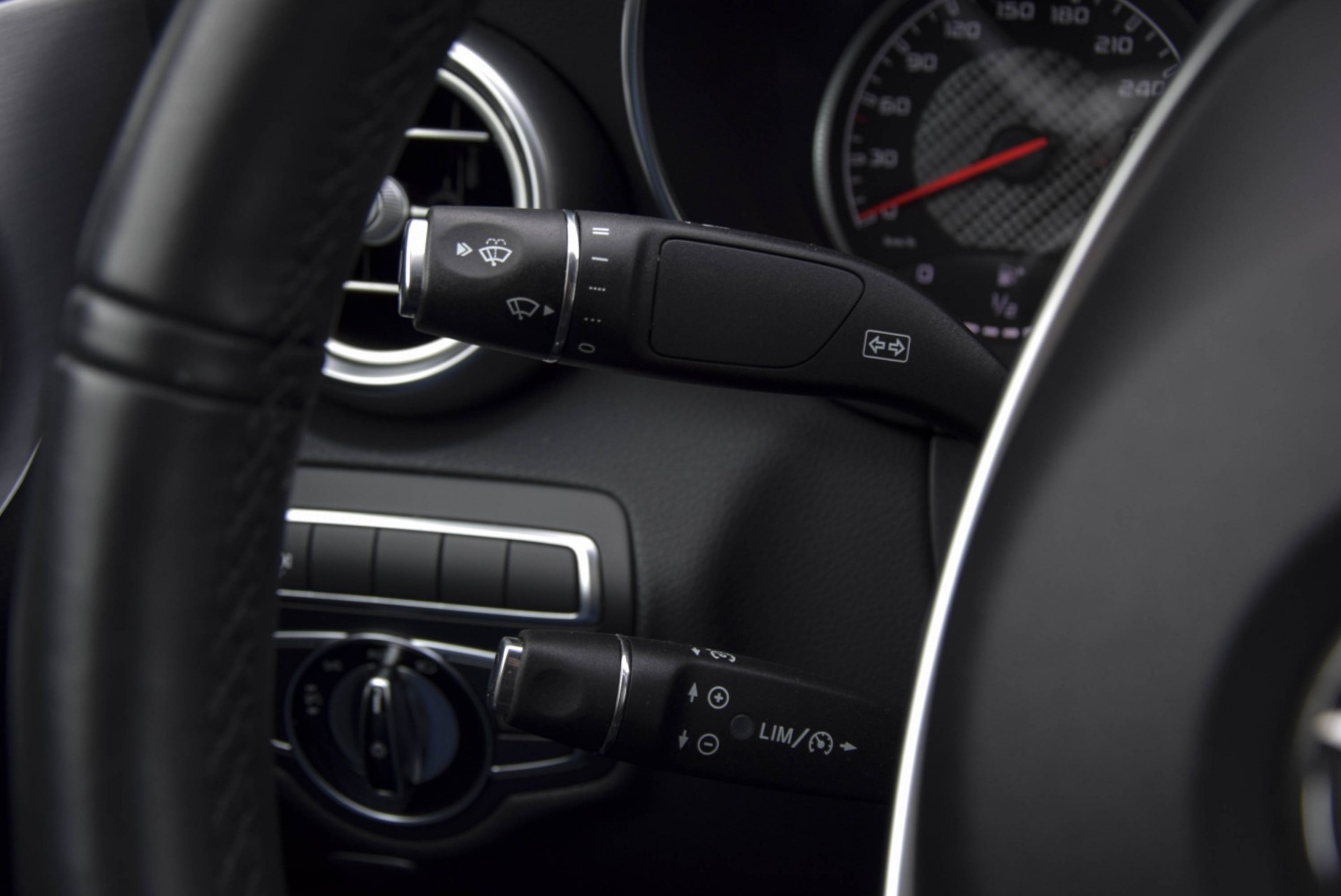 Mercedes-Benz C-Klasse Cabrio 63 AMG Night Carbon Aut7 met rode cabriokap Foto 11