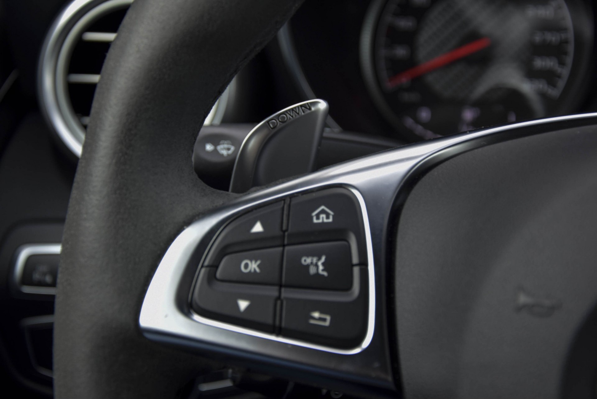 Mercedes-Benz C-Klasse Cabrio 63 AMG Night Carbon Aut7 met rode cabriokap Foto 17