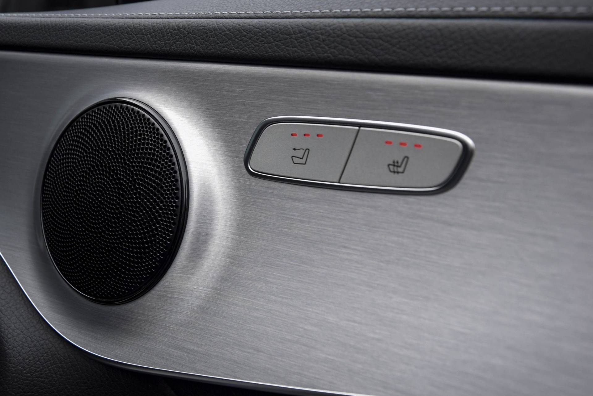 Mercedes-Benz C-Klasse Cabrio 63 AMG Night Carbon Aut7 met rode cabriokap Foto 23