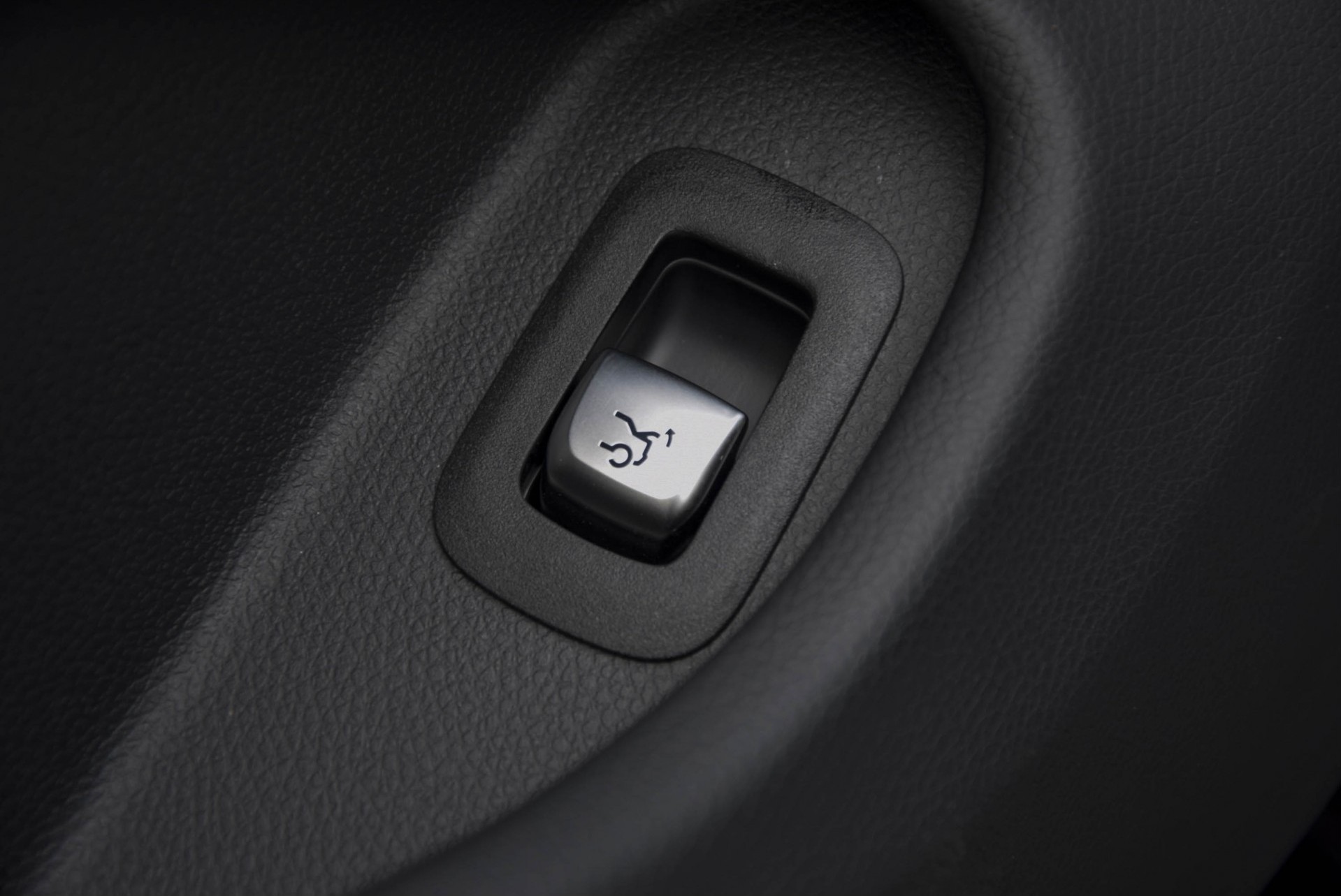 Mercedes-Benz C-Klasse Cabrio 63 AMG Night Carbon Aut7 met rode cabriokap Foto 25