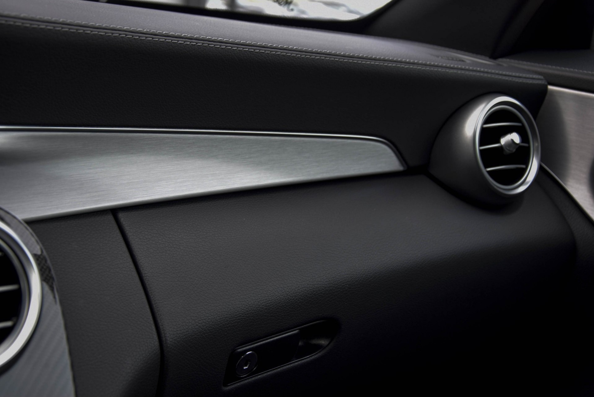 Mercedes-Benz C-Klasse Cabrio 63 AMG Night Carbon Aut7 met rode cabriokap Foto 26