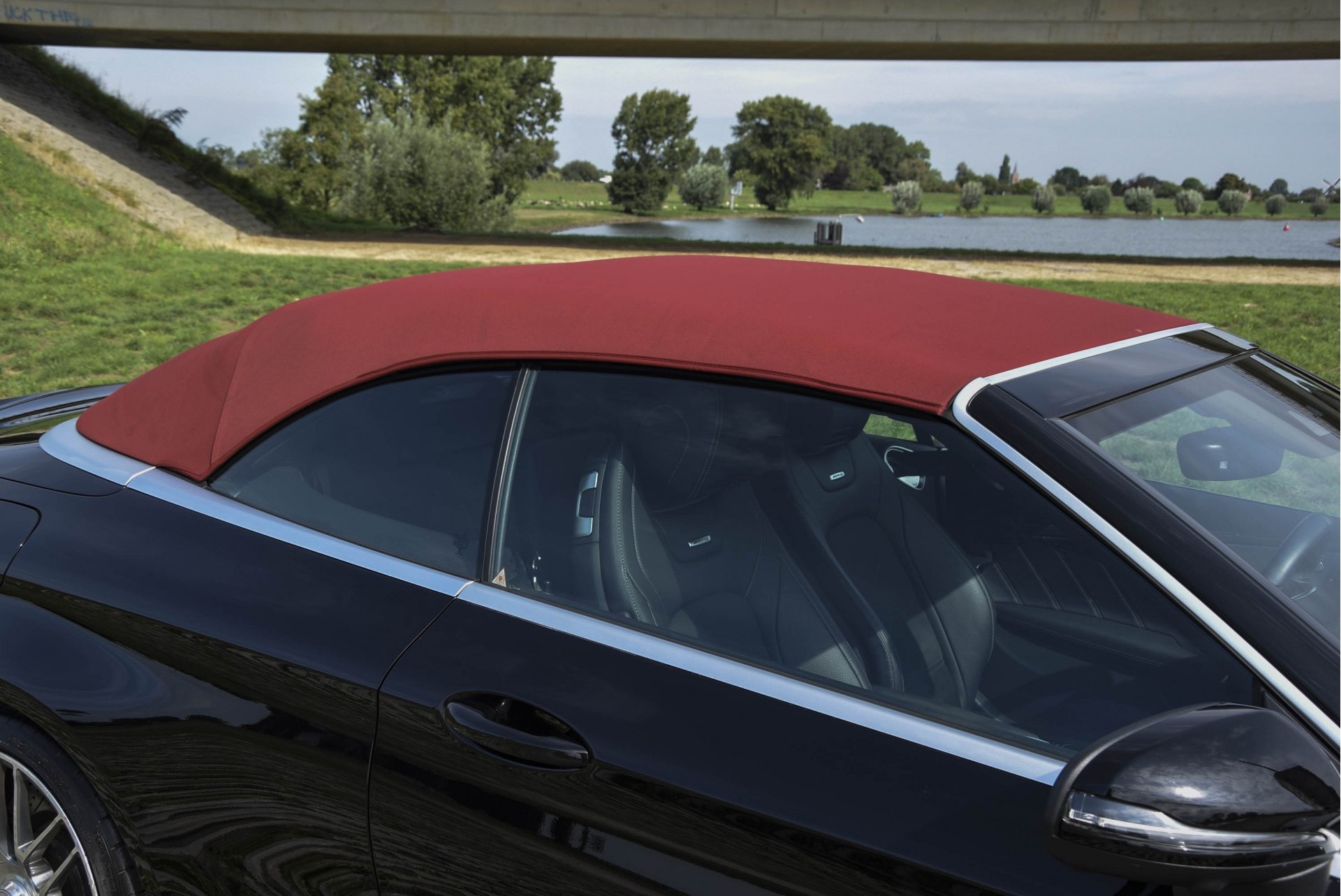 Mercedes-Benz C-Klasse Cabrio 63 AMG Night Carbon Aut7 met rode cabriokap Foto 36