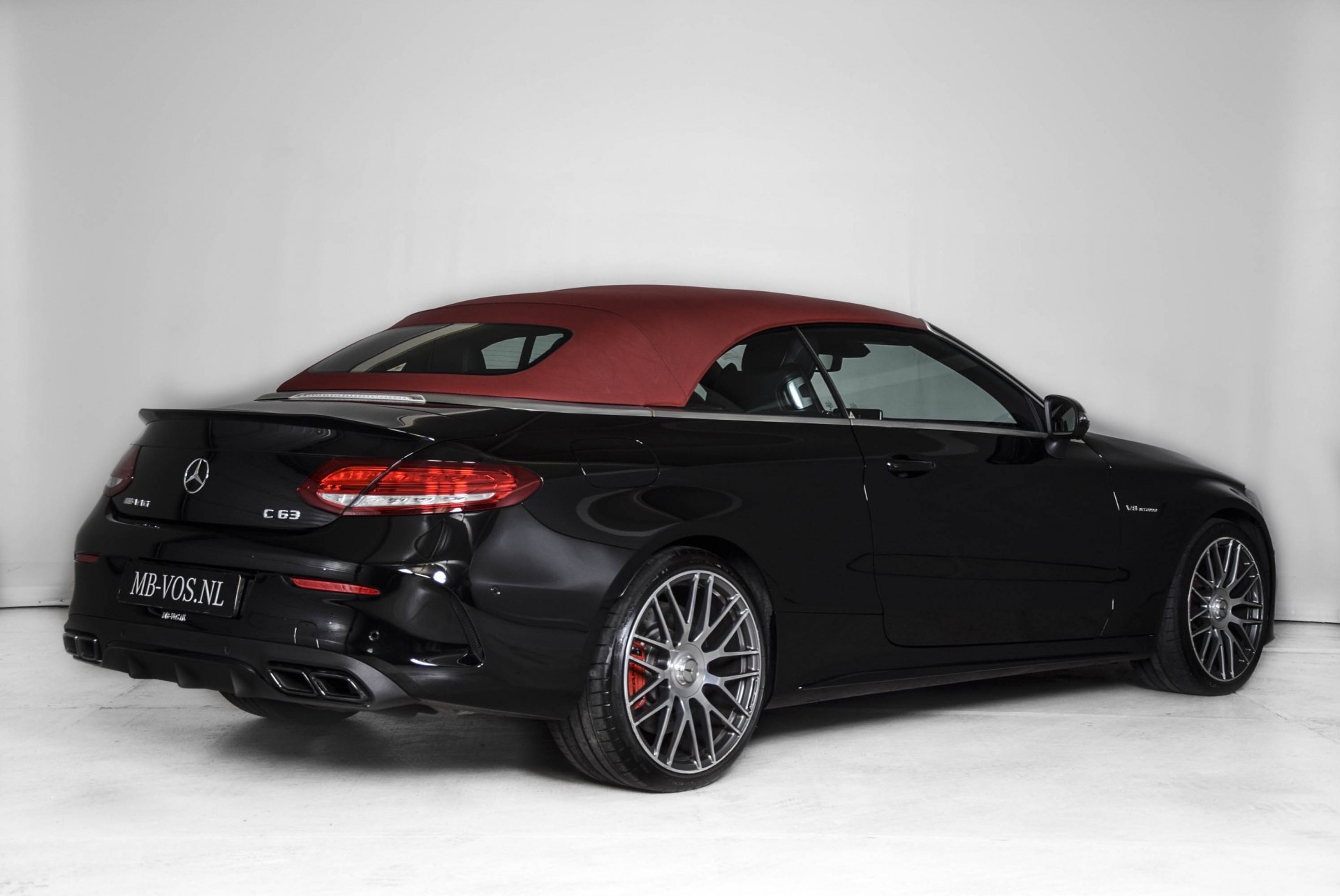 Mercedes-Benz C-Klasse Cabrio 63 AMG Night Carbon Aut7 met rode cabriokap Foto 4