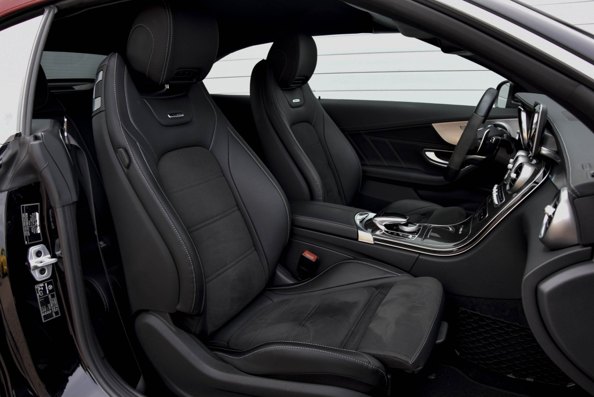 Mercedes-Benz C-Klasse Cabrio 63 AMG Night Carbon Aut7 met rode cabriokap Foto 5