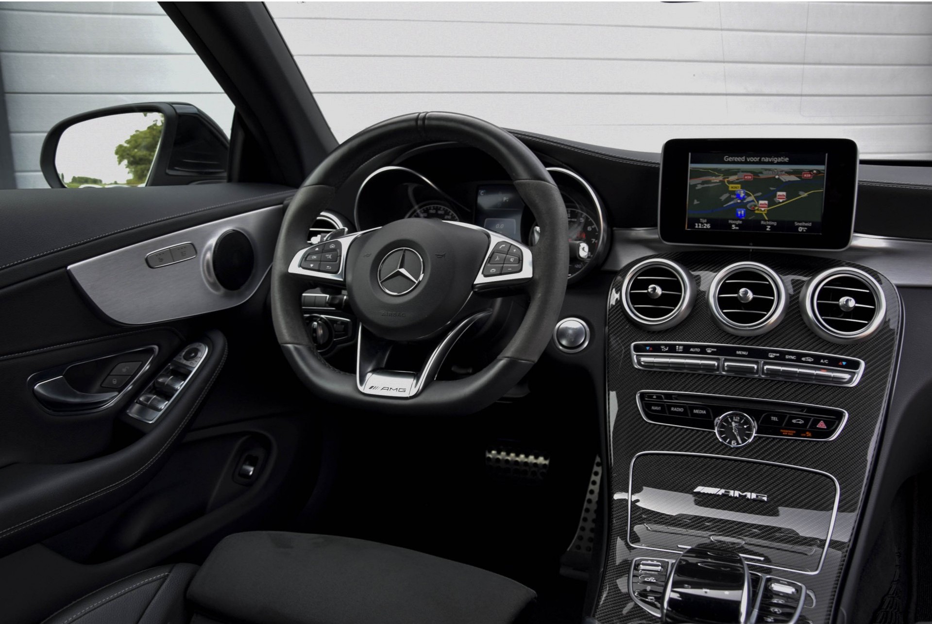 Mercedes-Benz C-Klasse Cabrio 63 AMG Night Carbon Aut7 met rode cabriokap Foto 7