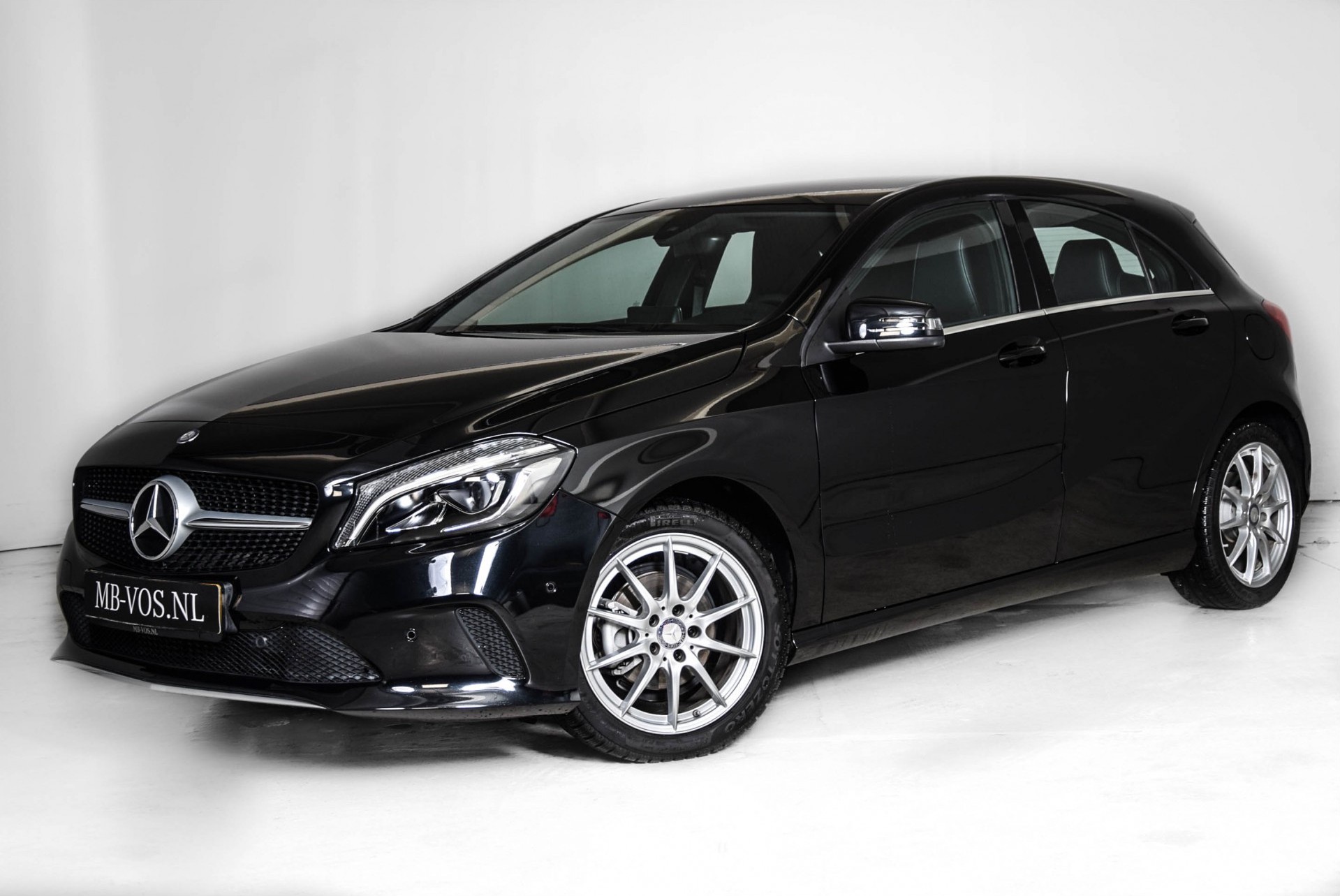 Mercedes-Benz A-Klasse 180 D Urban LED/Navi/Verw-stln Aut7 Foto 1