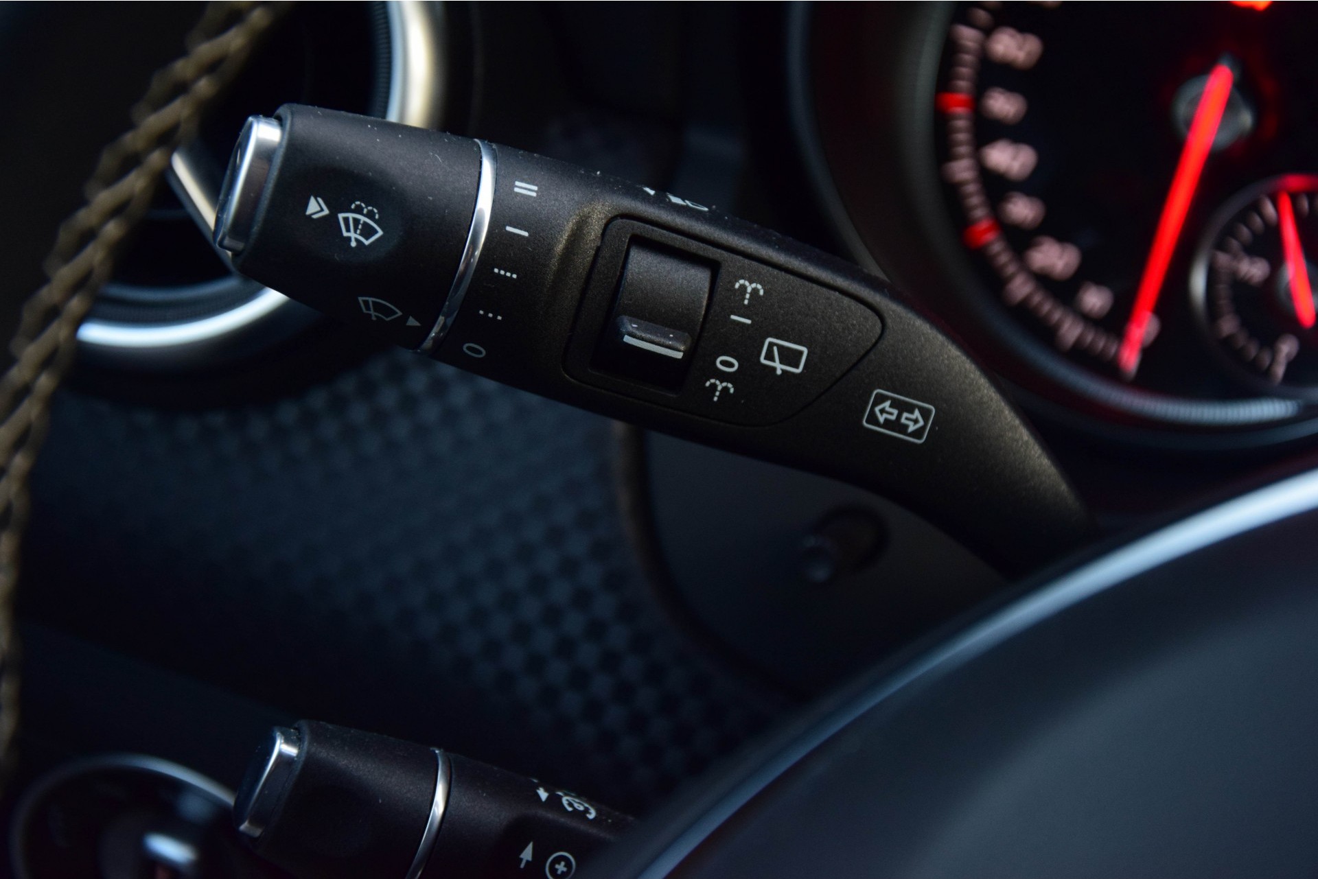 Mercedes-Benz A-Klasse 180 D Urban LED/Navi/Verw-stln Aut7 Foto 13