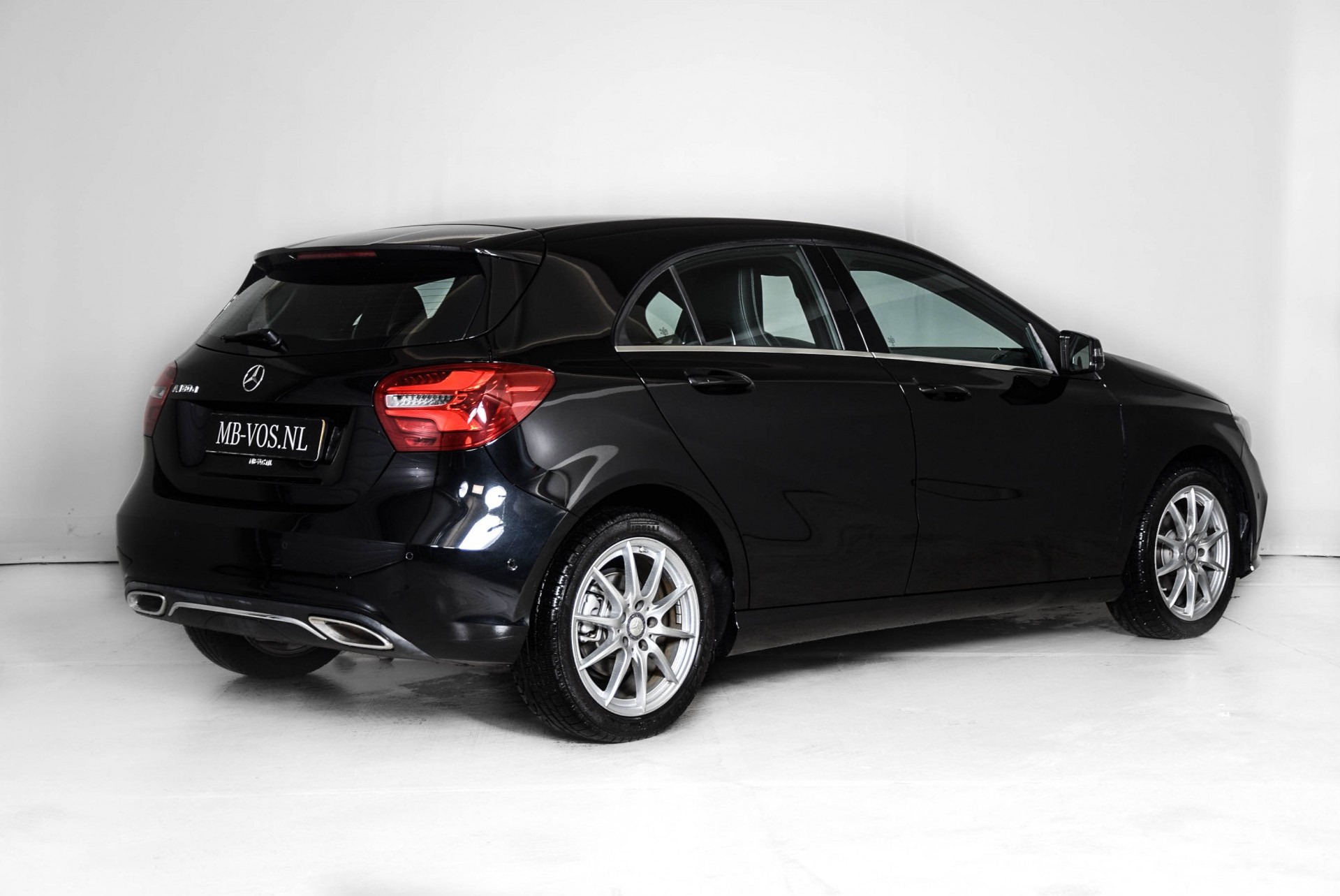 Mercedes-Benz A-Klasse 180 D Urban LED/Navi/Verw-stln Aut7 Foto 2