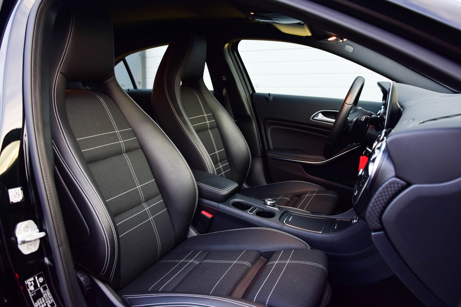 Mercedes-Benz A-Klasse 180 D Urban LED/Navi/Verw-stln Aut7 Foto 3