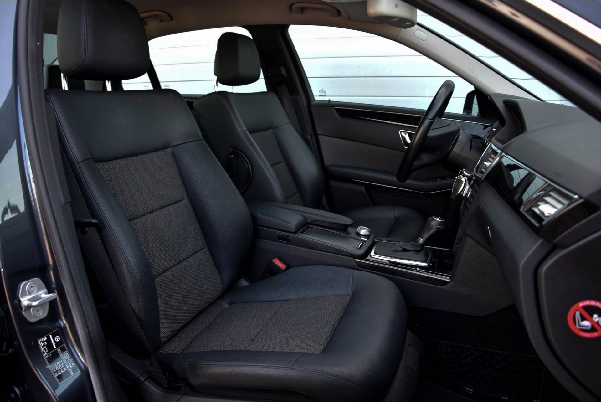 Mercedes-Benz E-Klasse 200 CGI Avantgarde Navi/ILS/Verw-stln Aut5 Foto 3