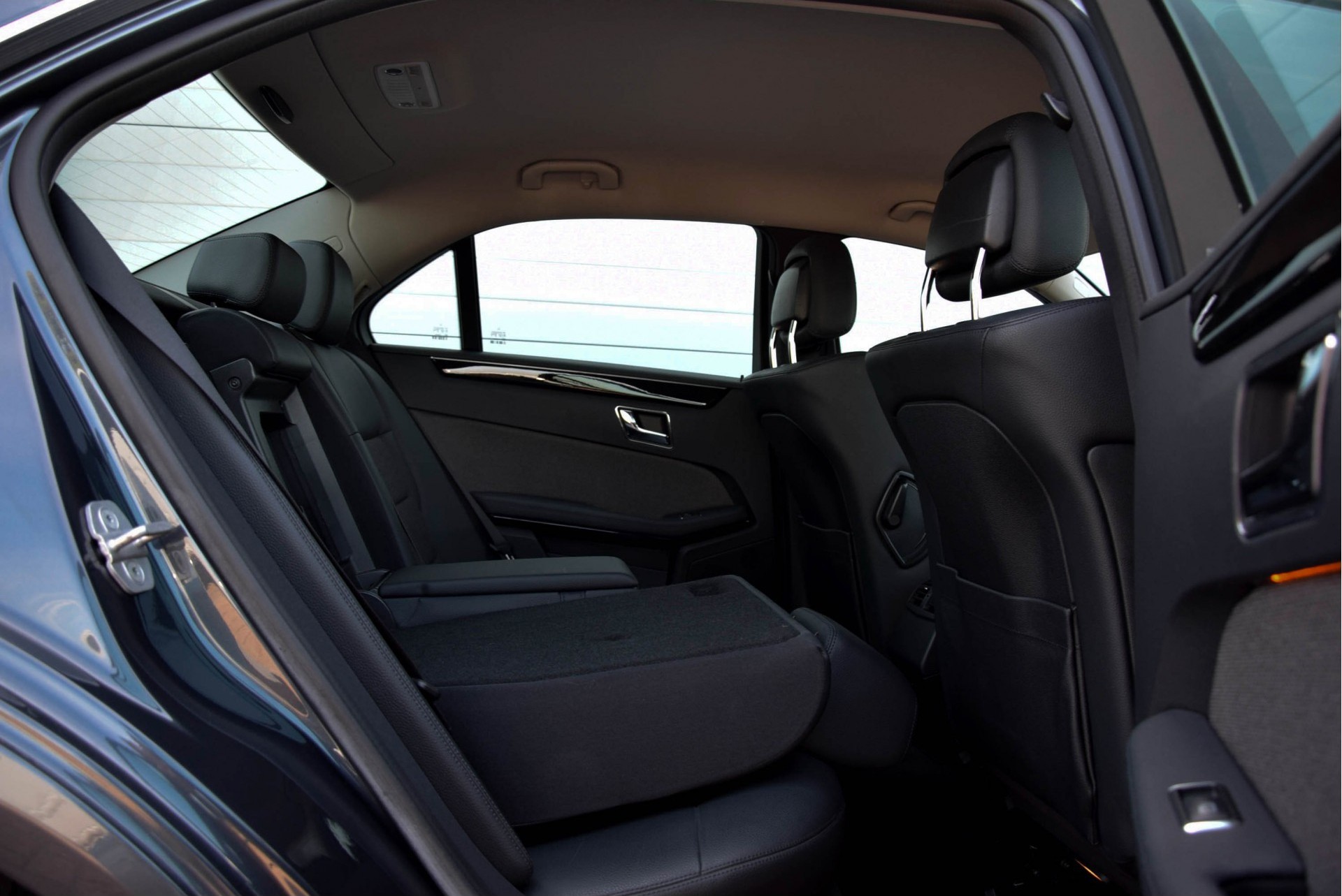 Mercedes-Benz E-Klasse 200 CGI Avantgarde Navi/ILS/Verw-stln Aut5 Foto 5