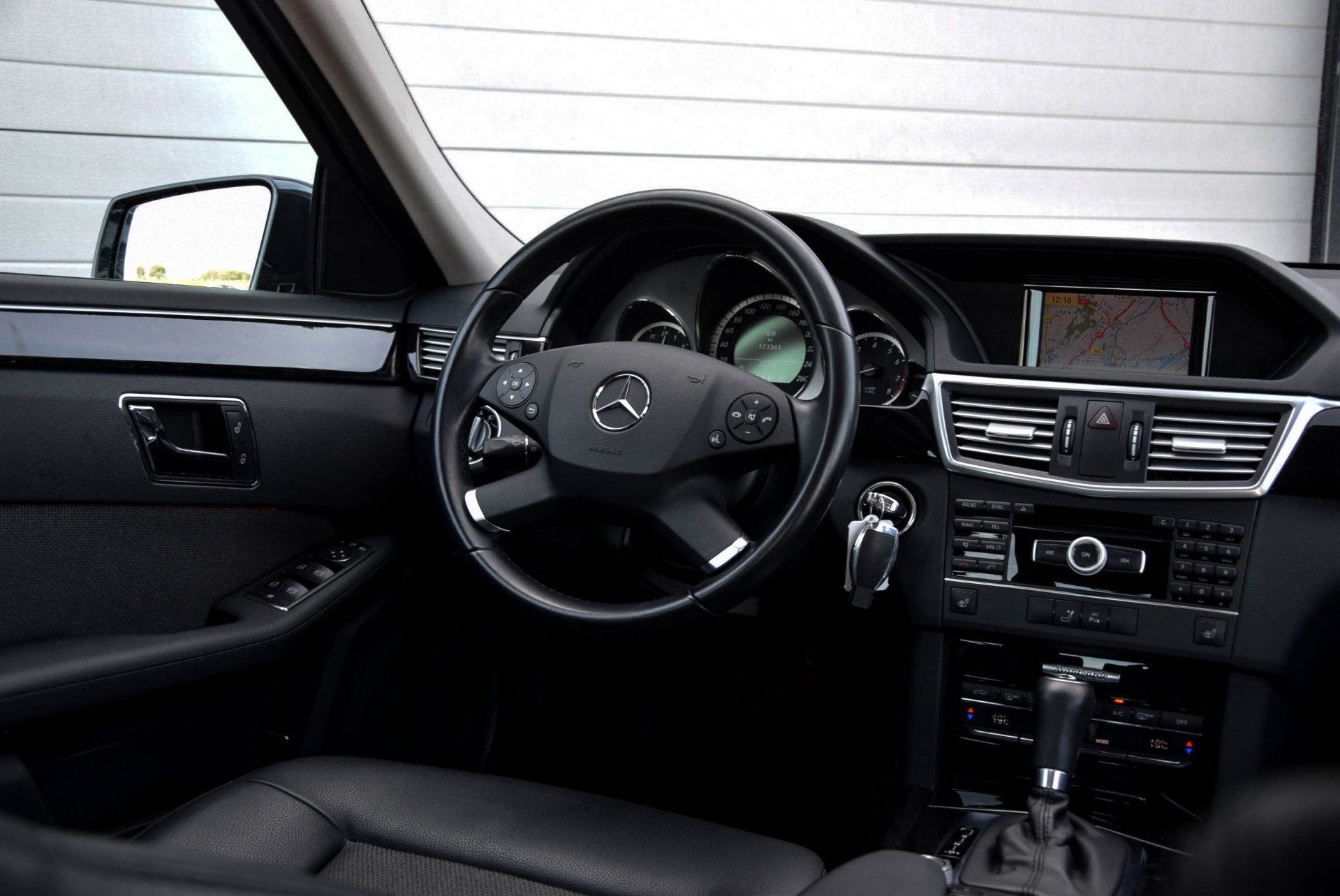 Mercedes-Benz E-Klasse 200 CGI Avantgarde Navi/ILS/Verw-stln Aut5 Foto 6