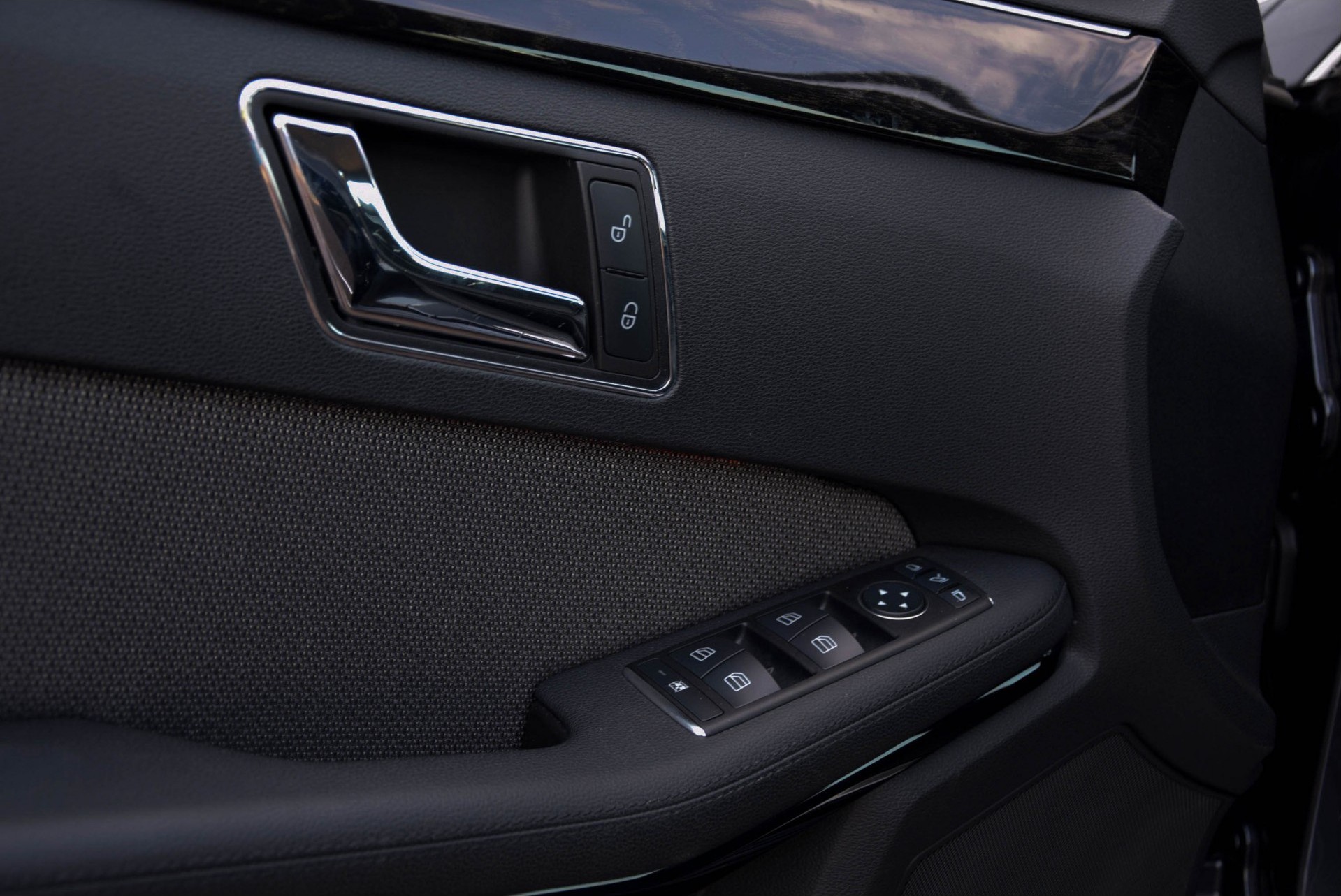 Mercedes-Benz E-Klasse 200 CGI Avantgarde Navi/ILS/Verw-stln Aut5 Foto 8