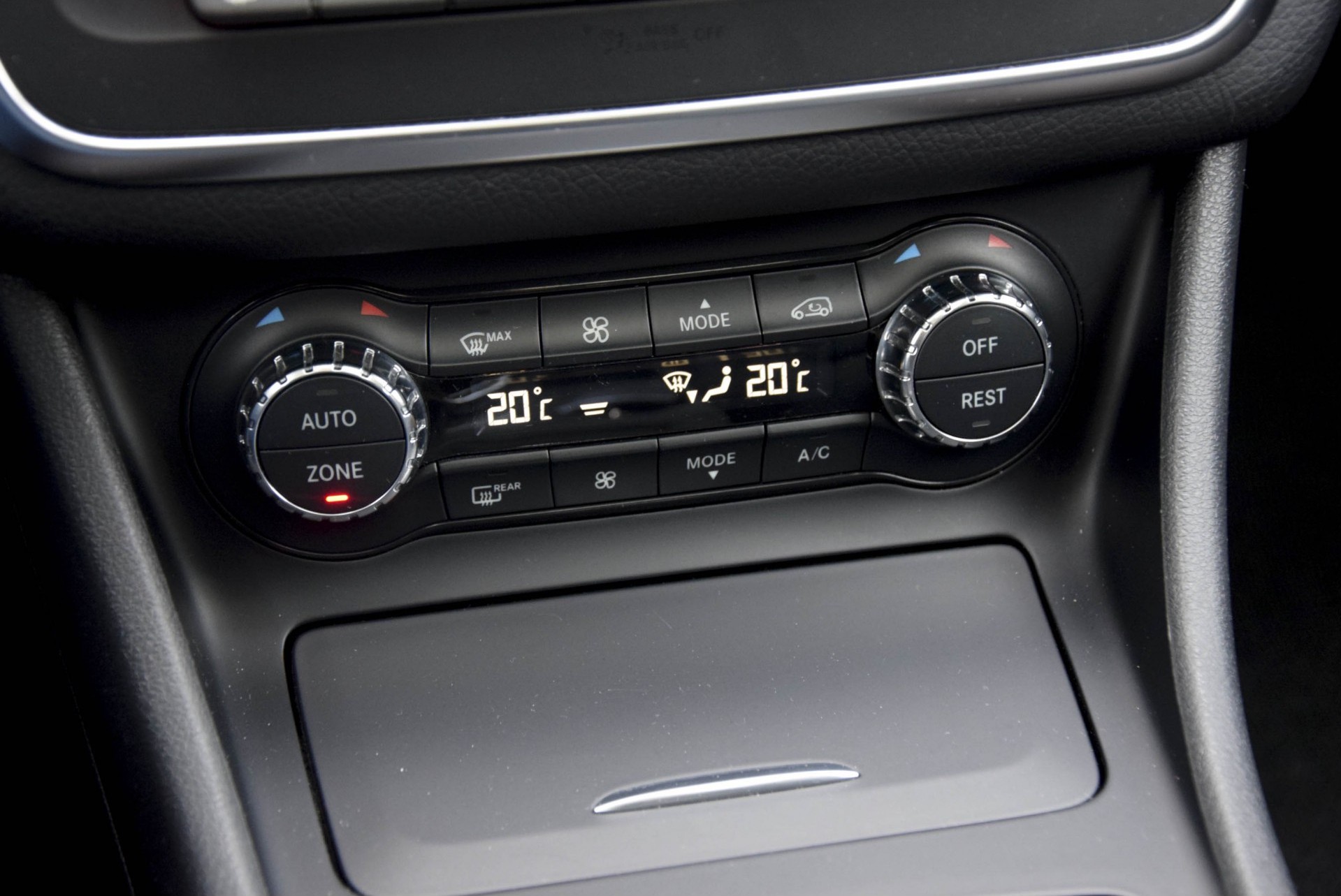 Mercedes-Benz CLA-Klasse 220 Cdi AMG Exclusive/Panorama/Comand/Harman-Kardon/Mem Aut7 Foto 15