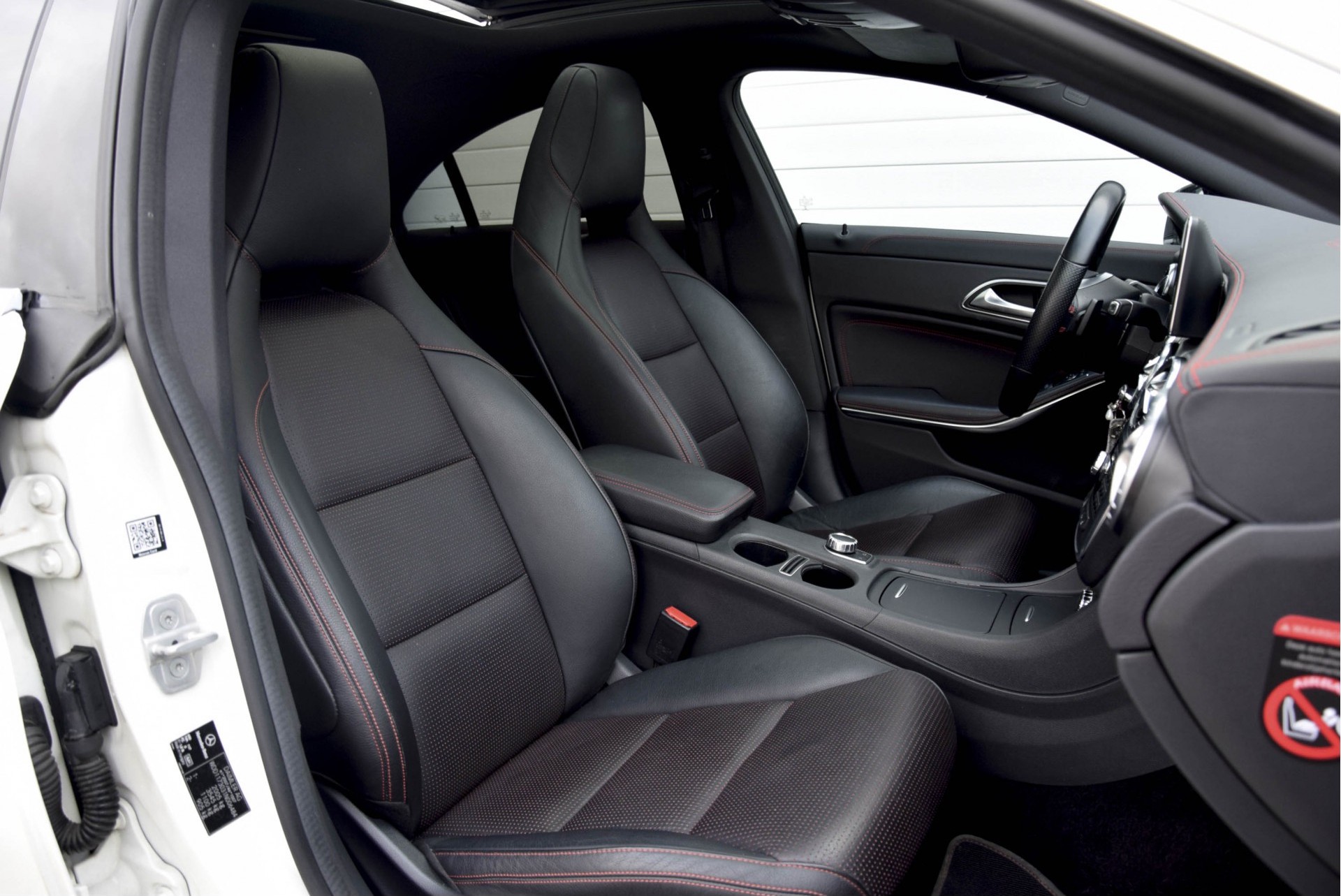 Mercedes-Benz CLA-Klasse 220 Cdi AMG Exclusive/Panorama/Comand/Harman-Kardon/Mem Aut7 Foto 3